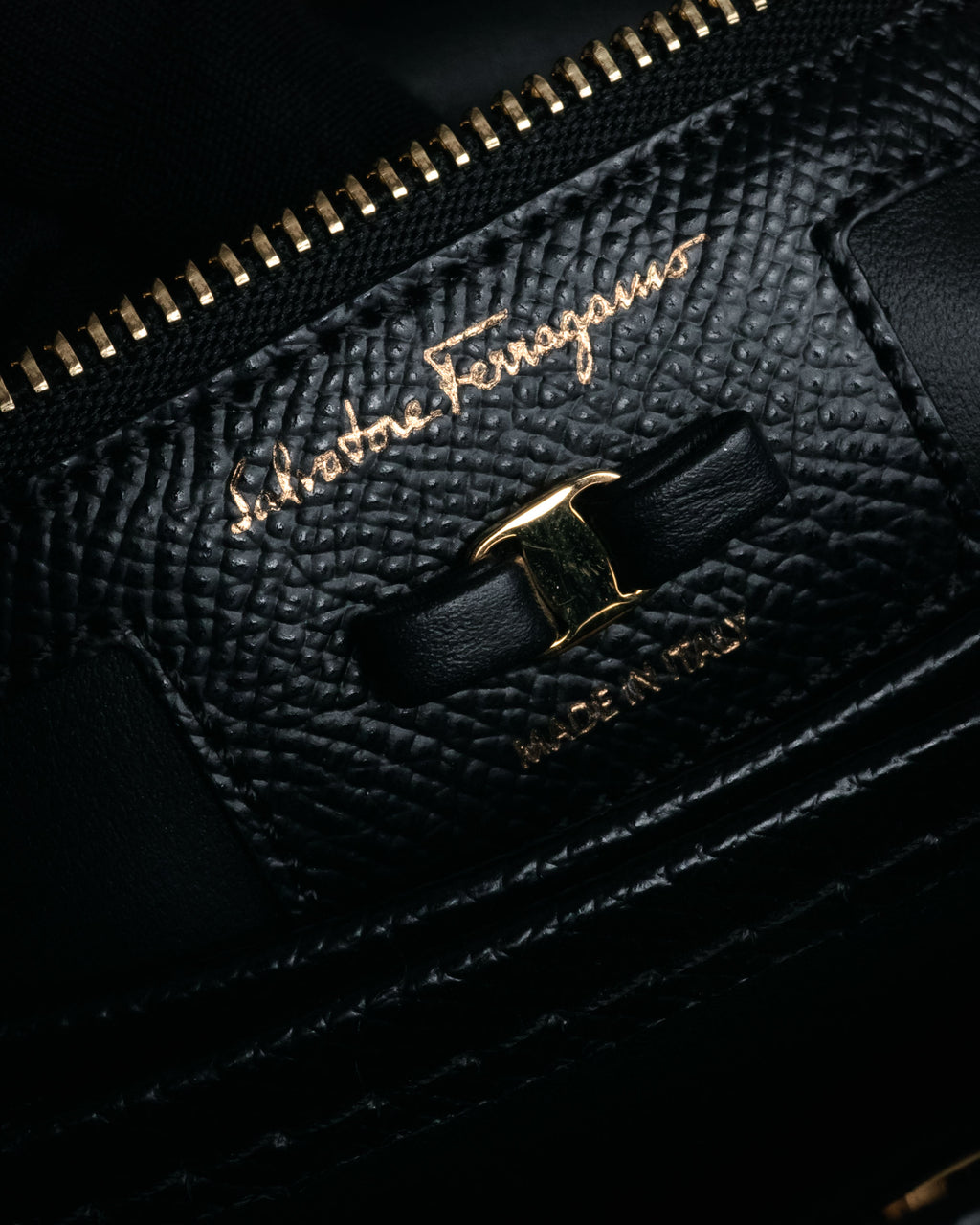“Salvatore Ferragamo” 2010’s Vara chain leather tote bag