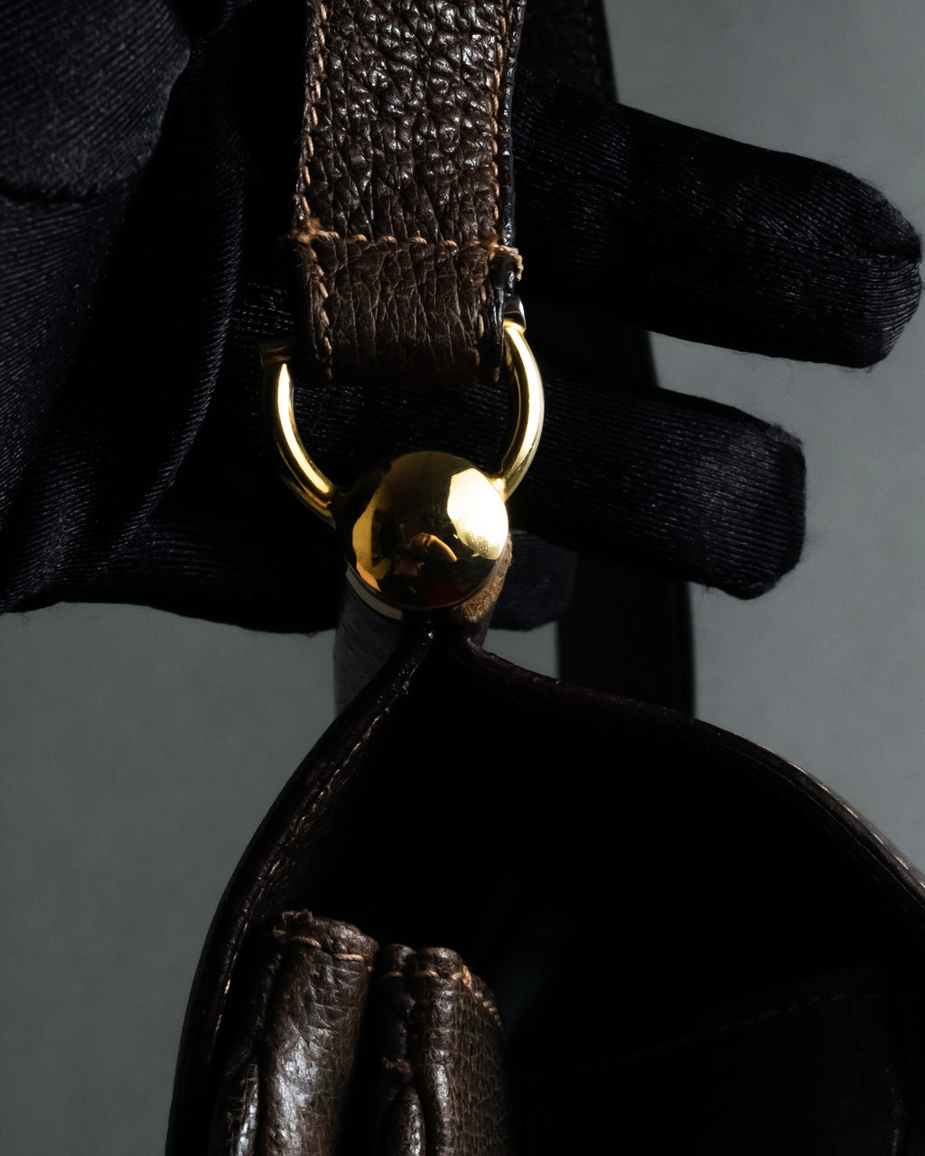 "GUCCI" Bar-shaped fastener design leather shoulder bag