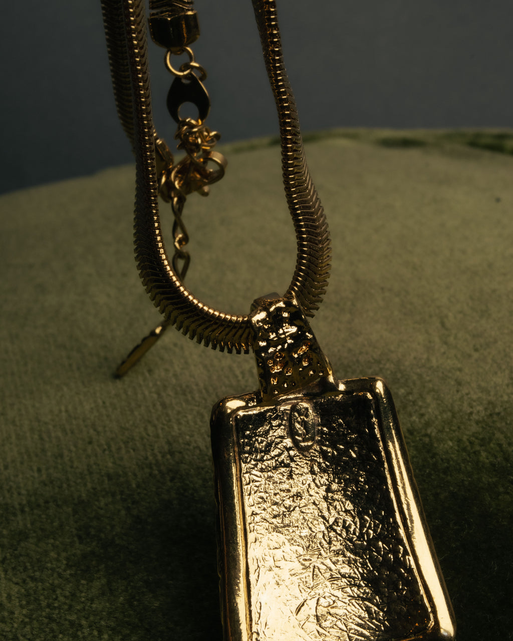 "Yves Saint Laurent" 80's-00's Gold tone textured pendant necklace
