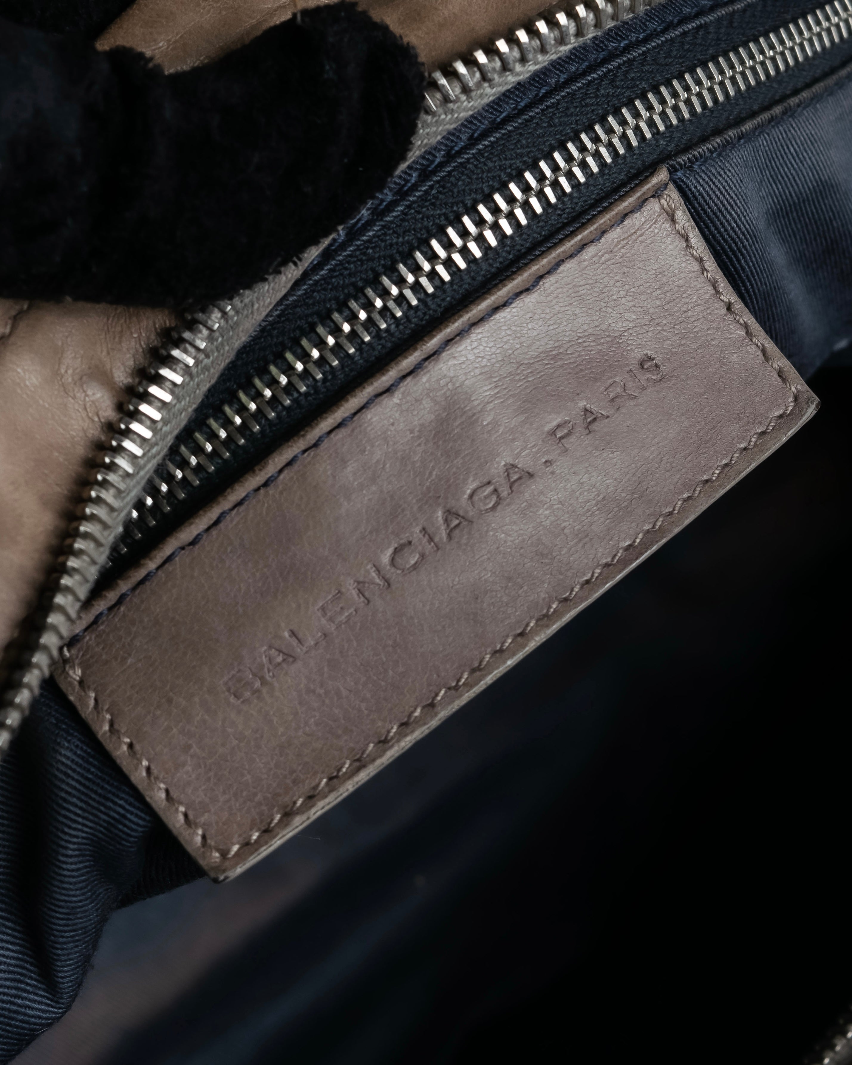 "BALENCIAGA" Three-way chain leather shoulder bag