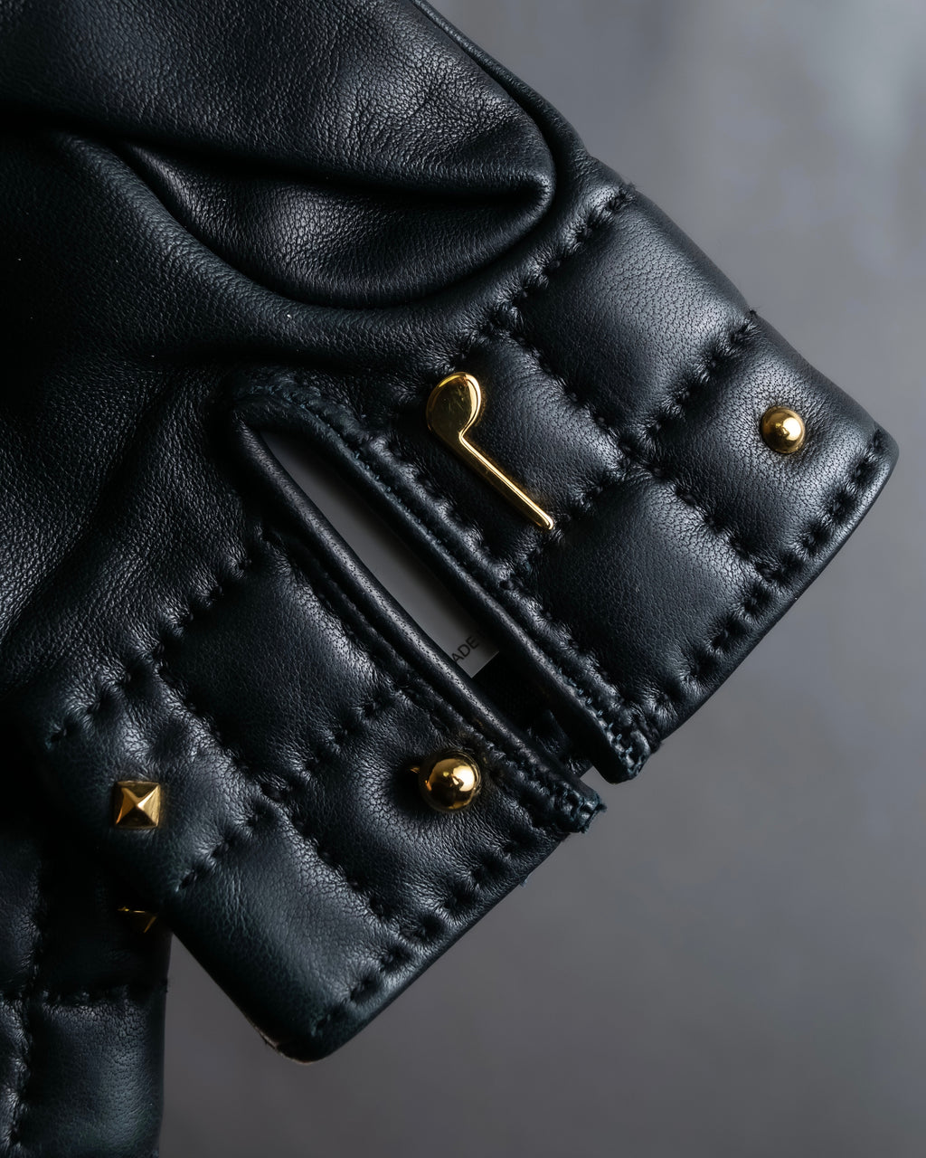 "HERMES" H logo＆gold stud design leather gloves