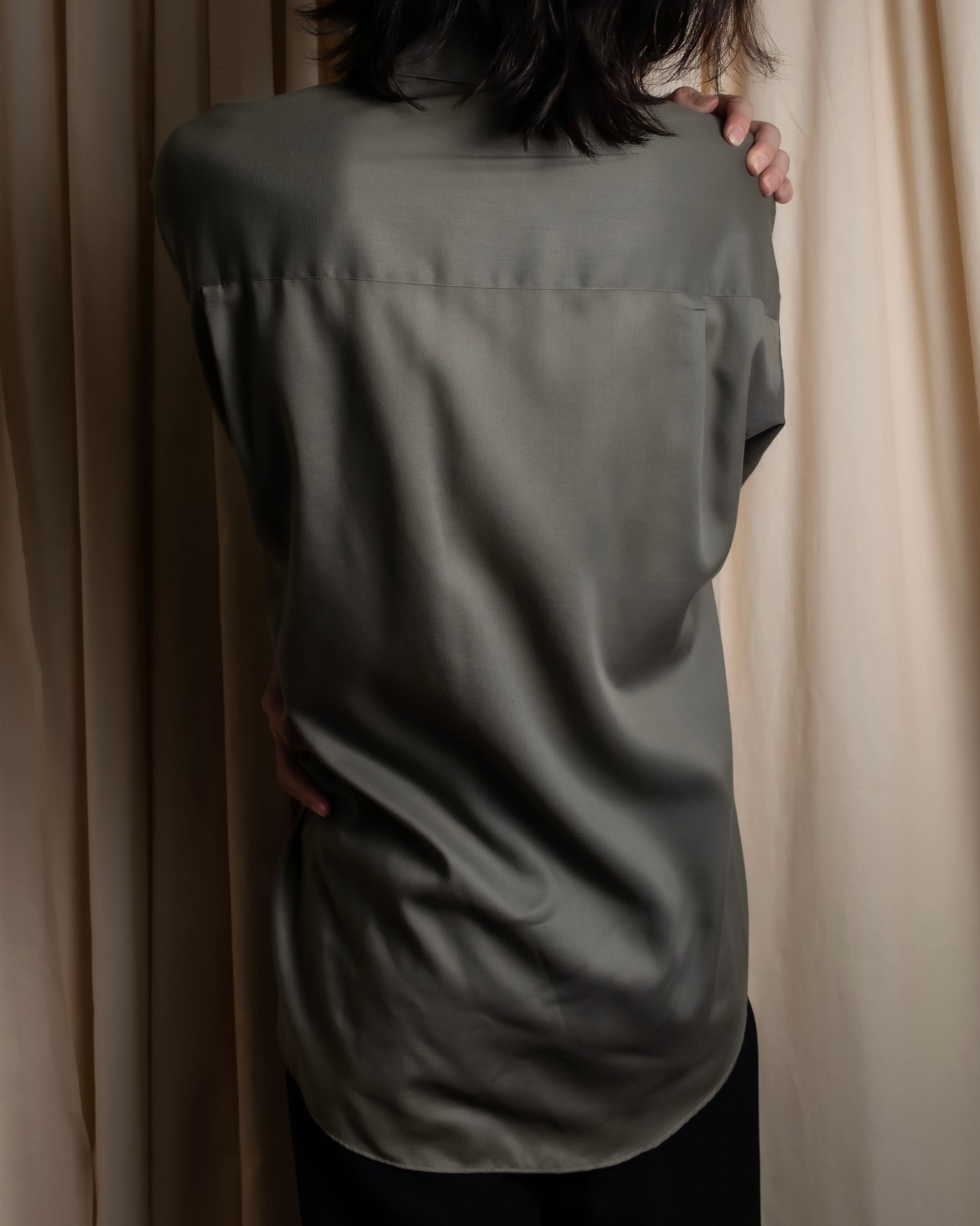 "YVES SAINT LAURENT for men"
Grayish khaki color oversized shirt