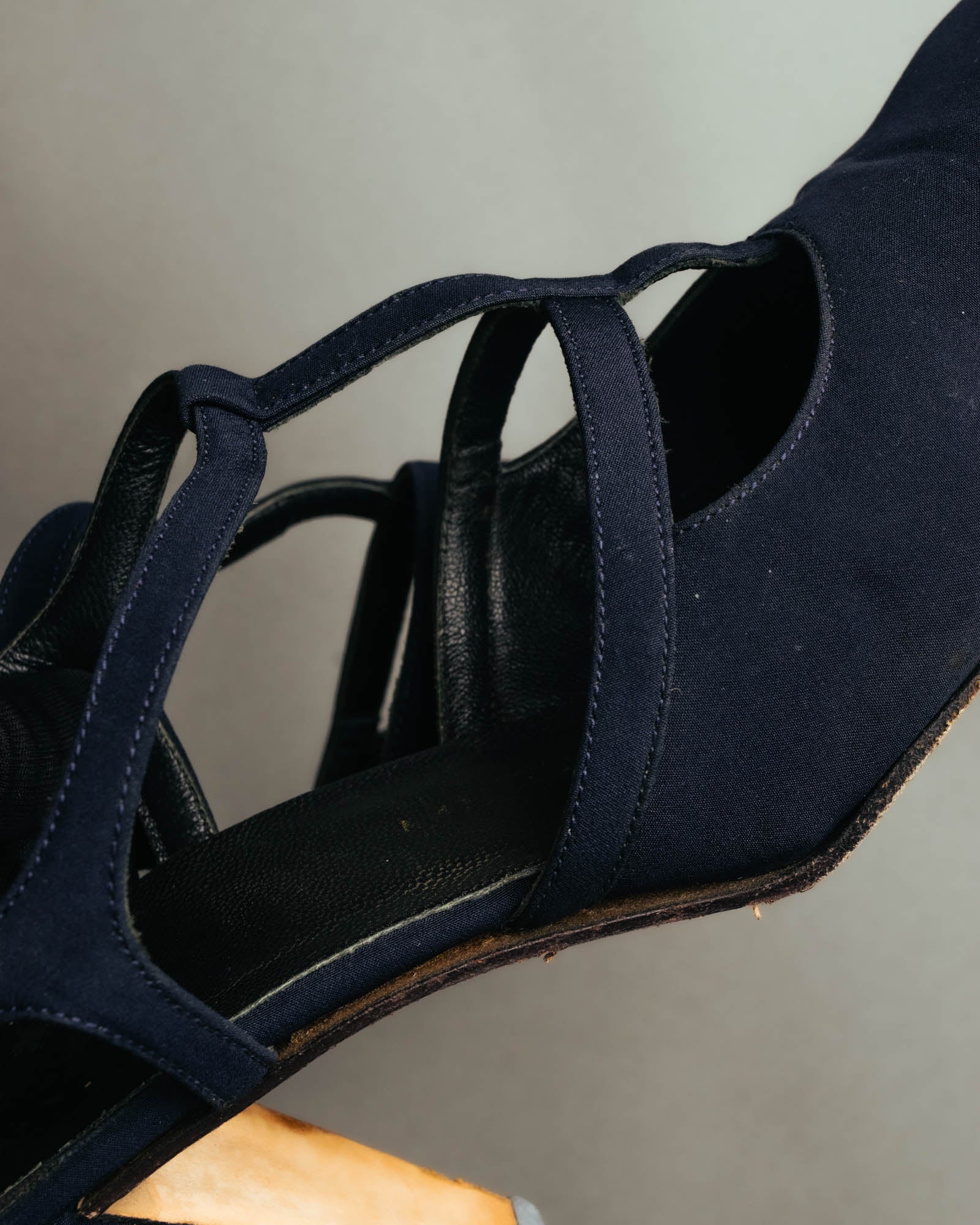 "PRADA" 90's-00's Dark navy t-strap pumps