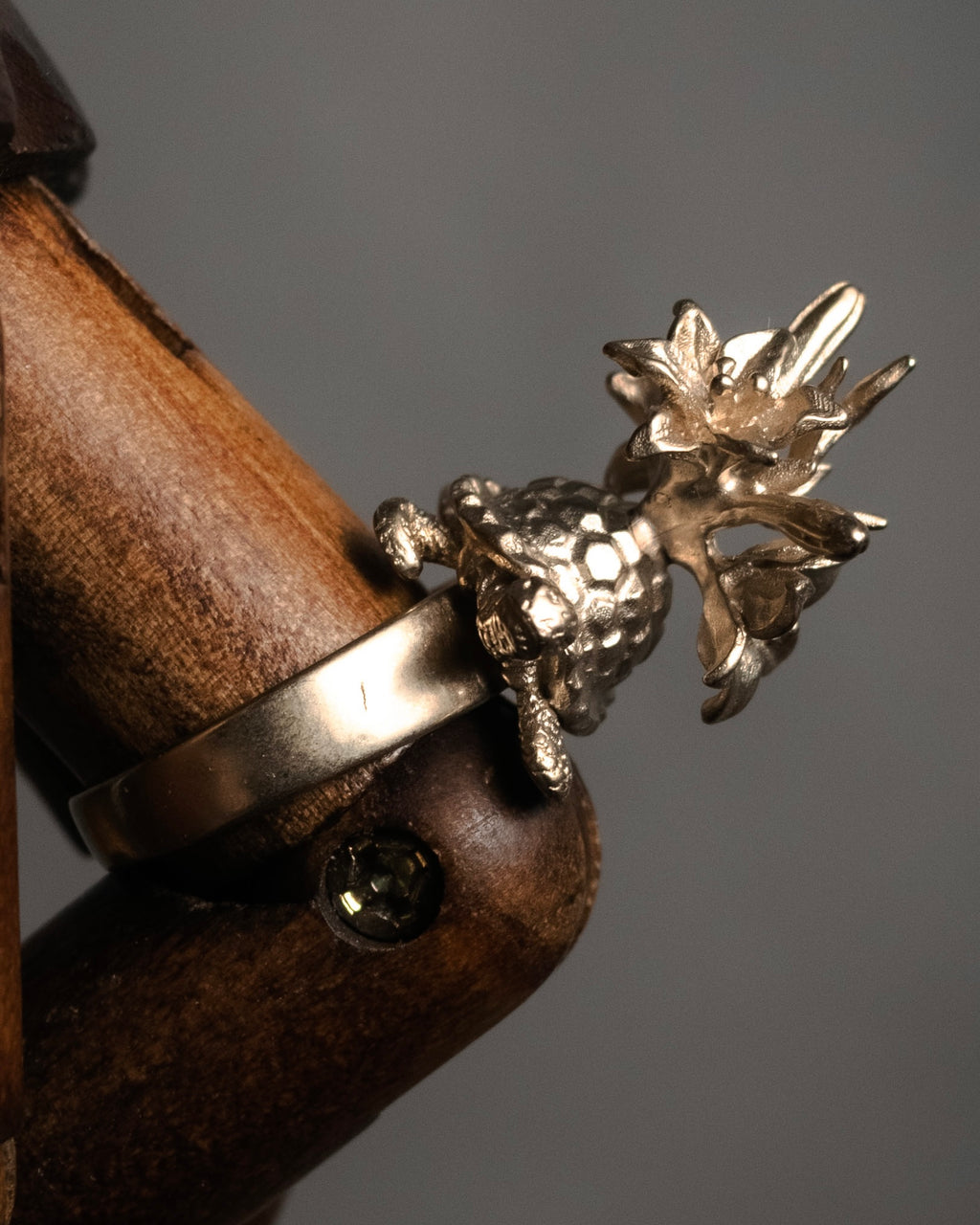 “DIOR” 2010’s sculptural turtle floral motif ring