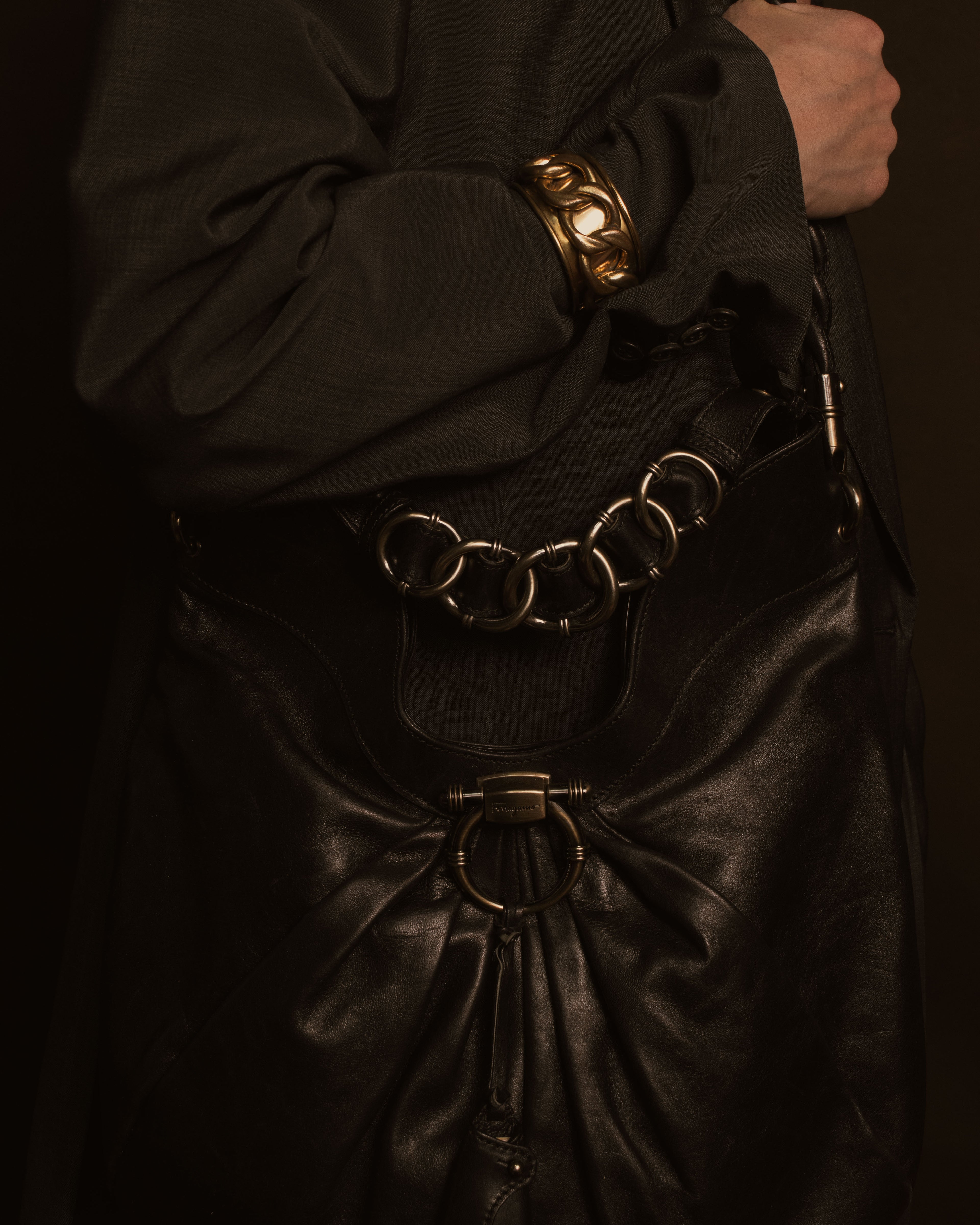 –SPECIAL– "Salvatore Ferragamo"
00’s Gancini gathered leather hobo bag