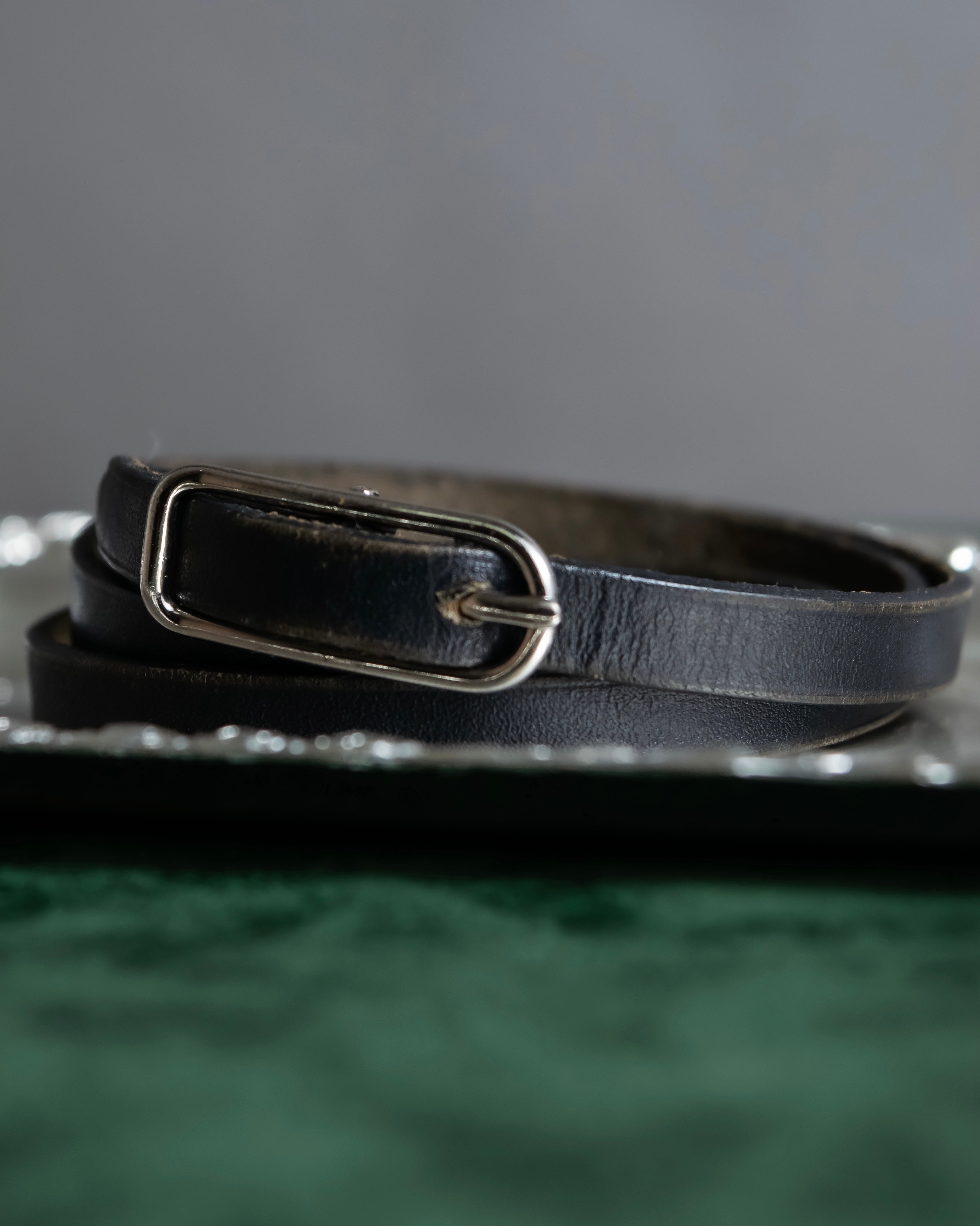 "HERMES" Single pin buckle leather narrow bracelet