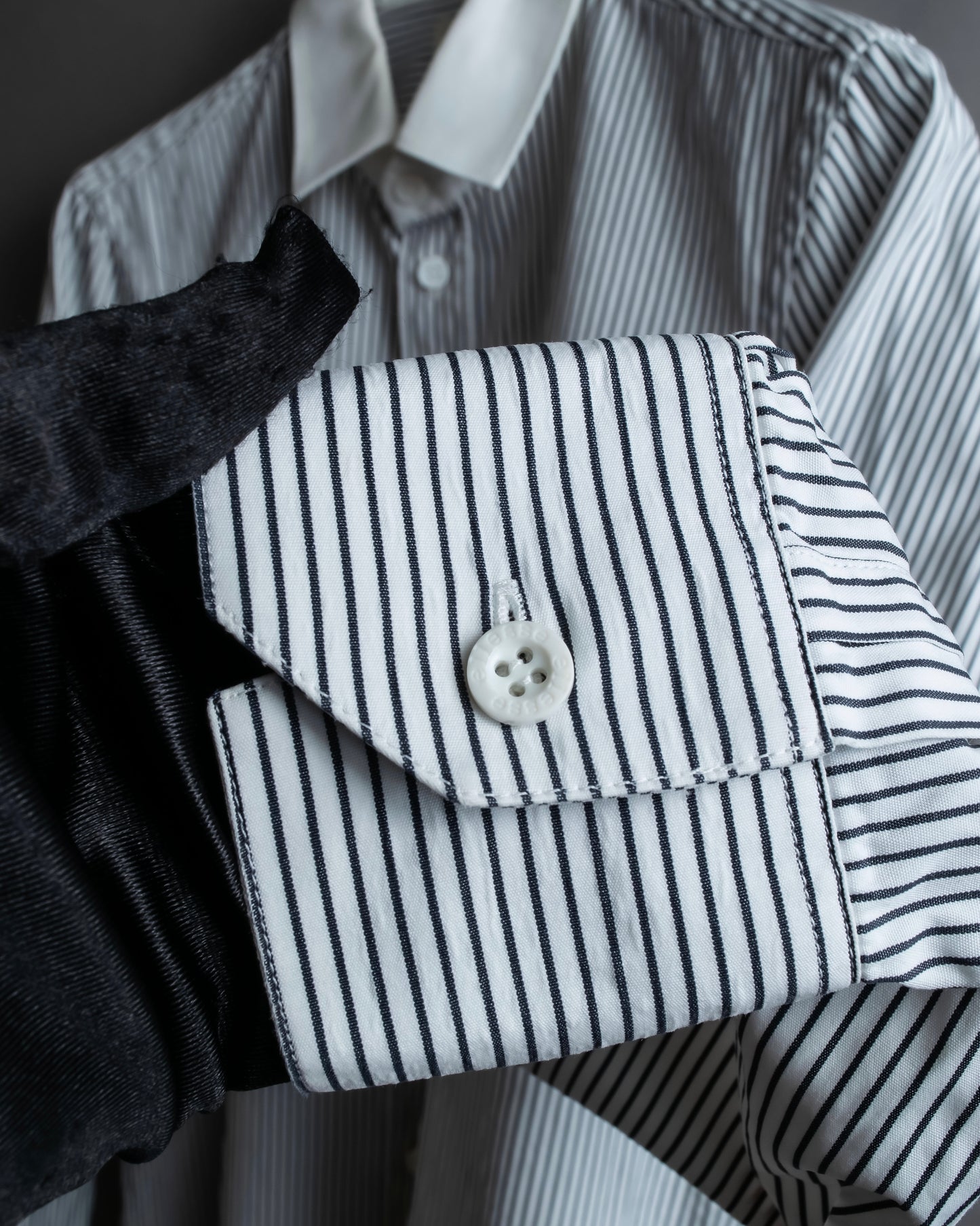 "YVES SAINT LAURENT" Fine pitch stripe pattern clerical design shirt