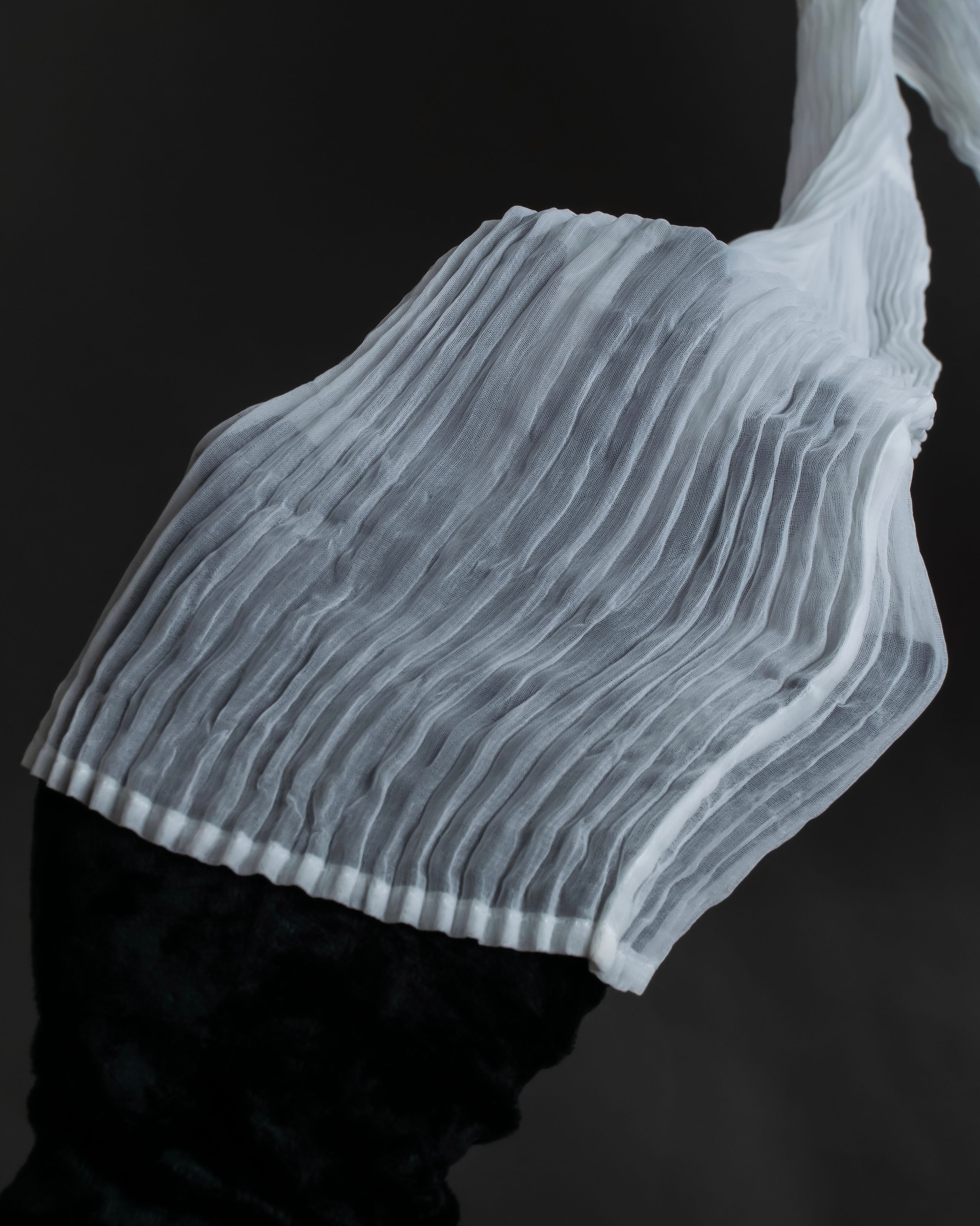 "ISSEY MIYAKE" High neck pleated sheer pullover