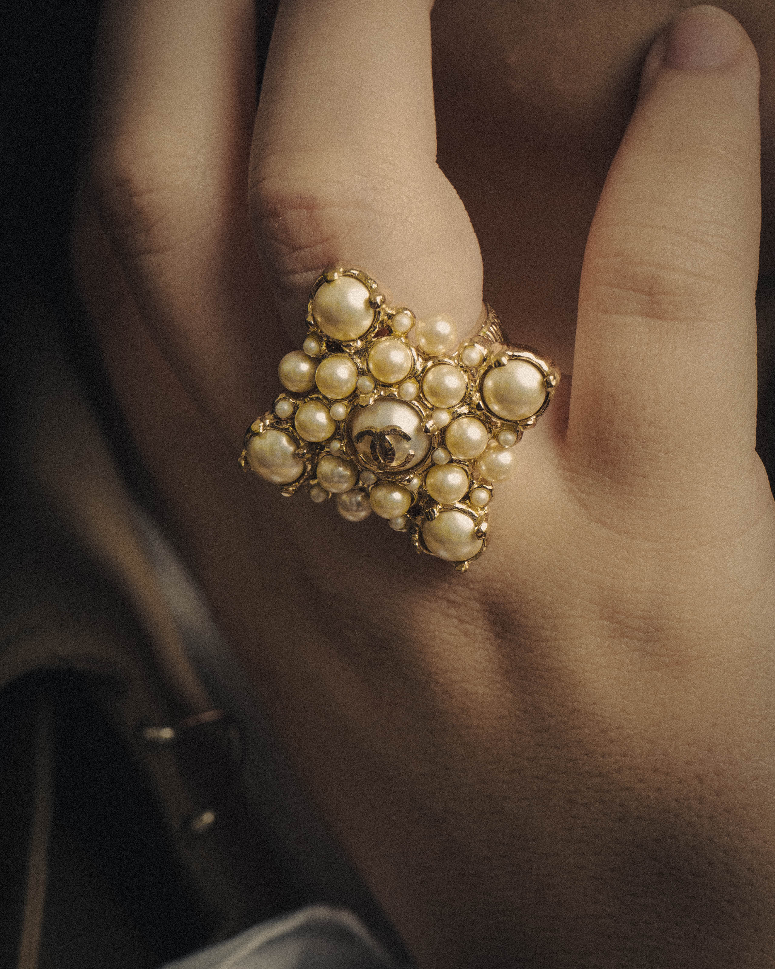 -SPECIAL- “CHANEL” 2013 high summer pearl cc cocktail ring