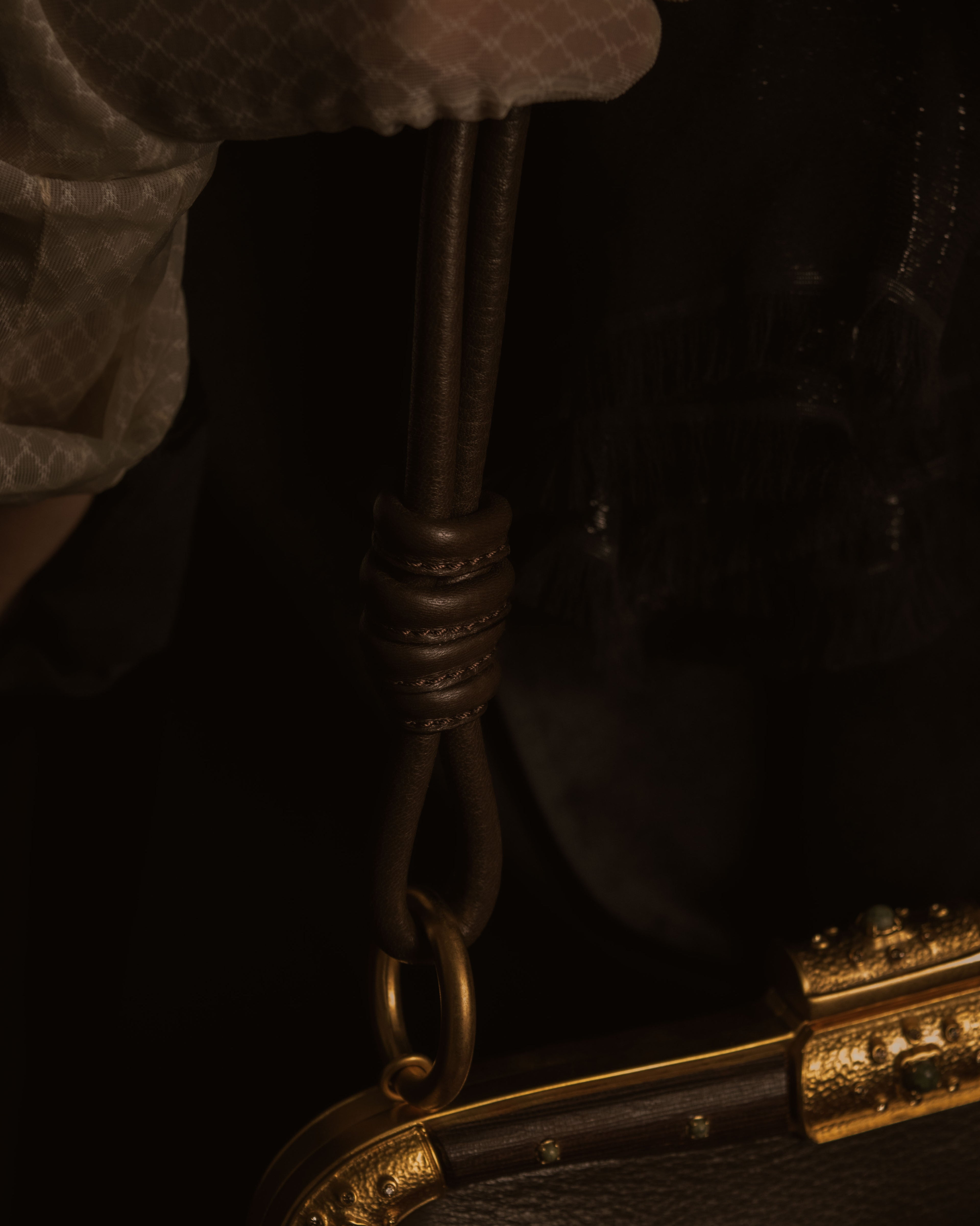 –SPECIAL– "VALENTINO GARAVANI"
00’s Jeweled frame leather bag