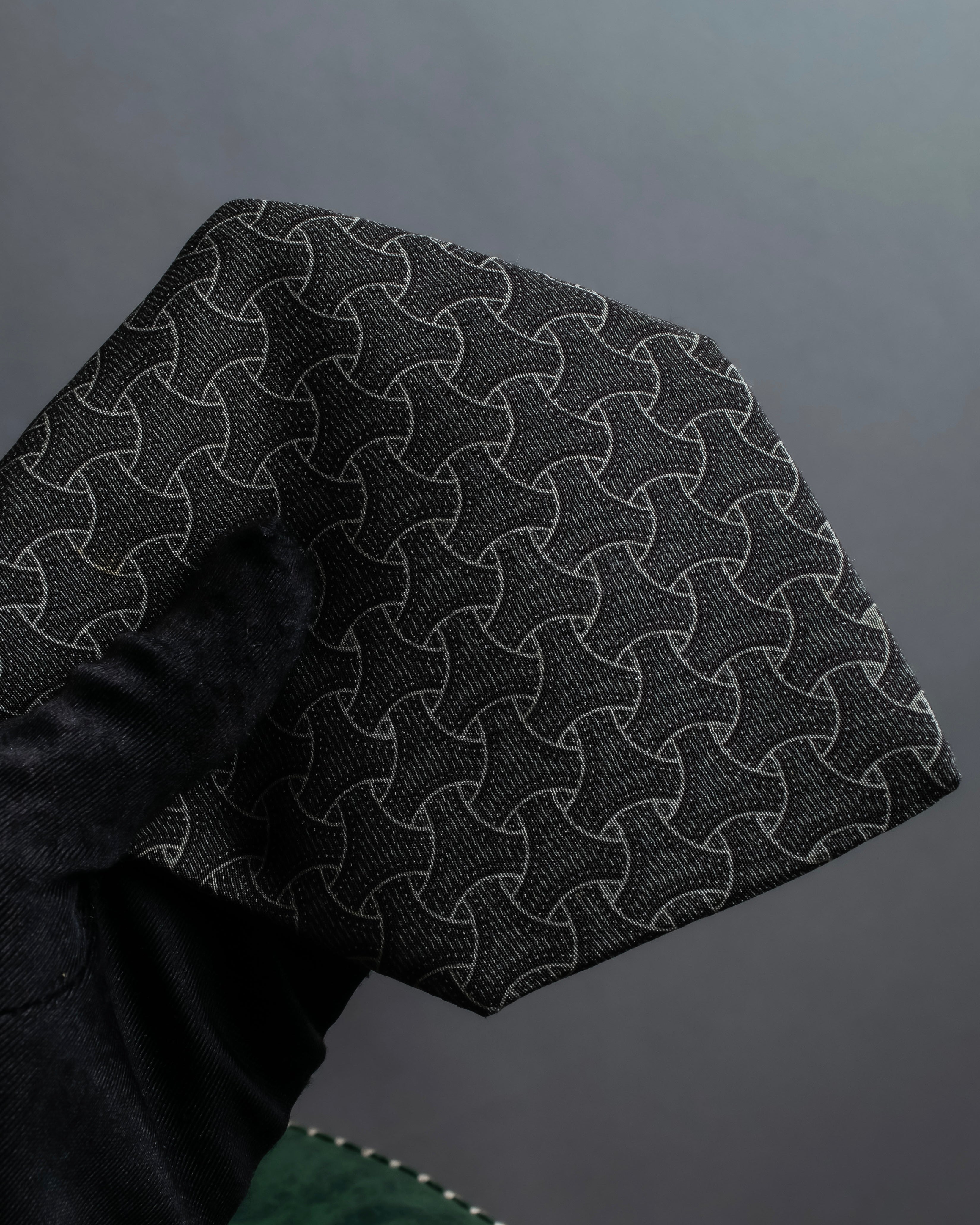 "GIORGIO ARMANI" Charcoal gray geometric pattern necktie