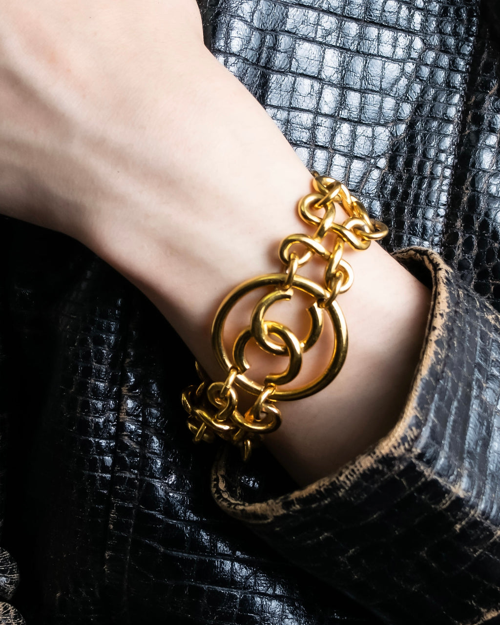 "1993's CHANEL" Coco mark motif gold bracelet