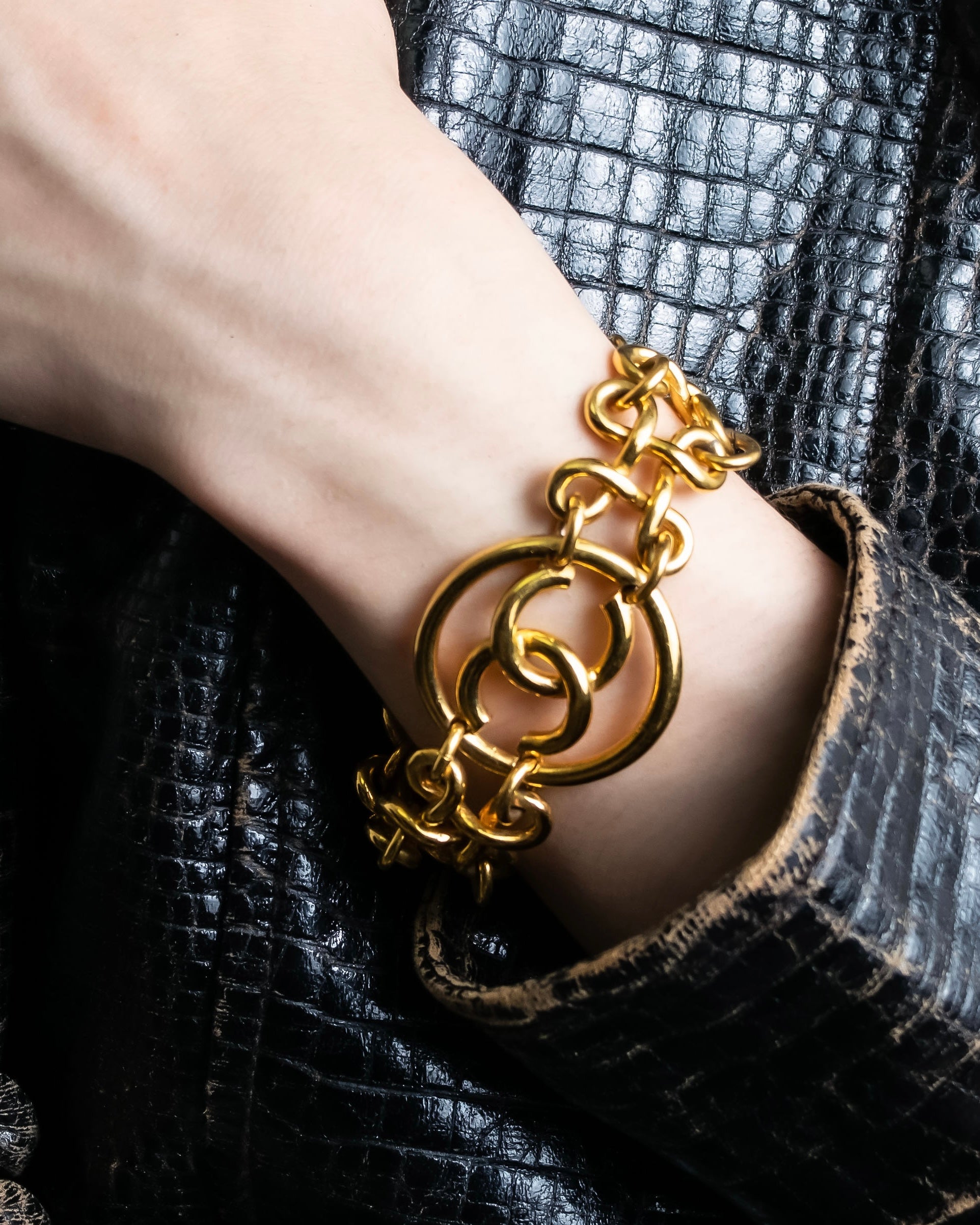 "1993's CHANEL" Coco mark motif gold bracelet
