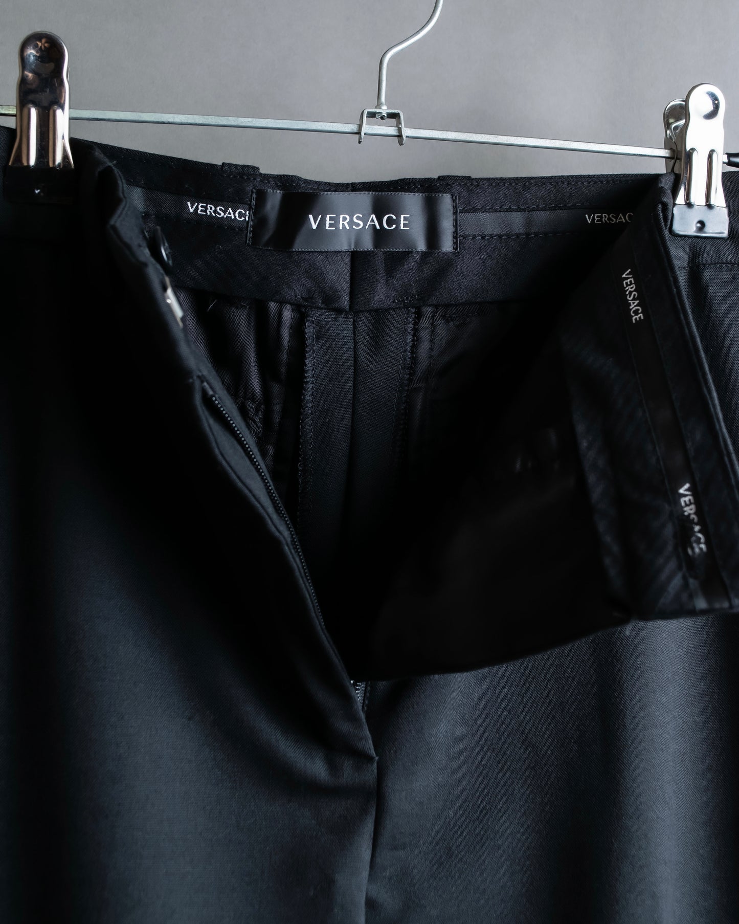 "VERSACE" Wide tapered silhouette no pleats slacks