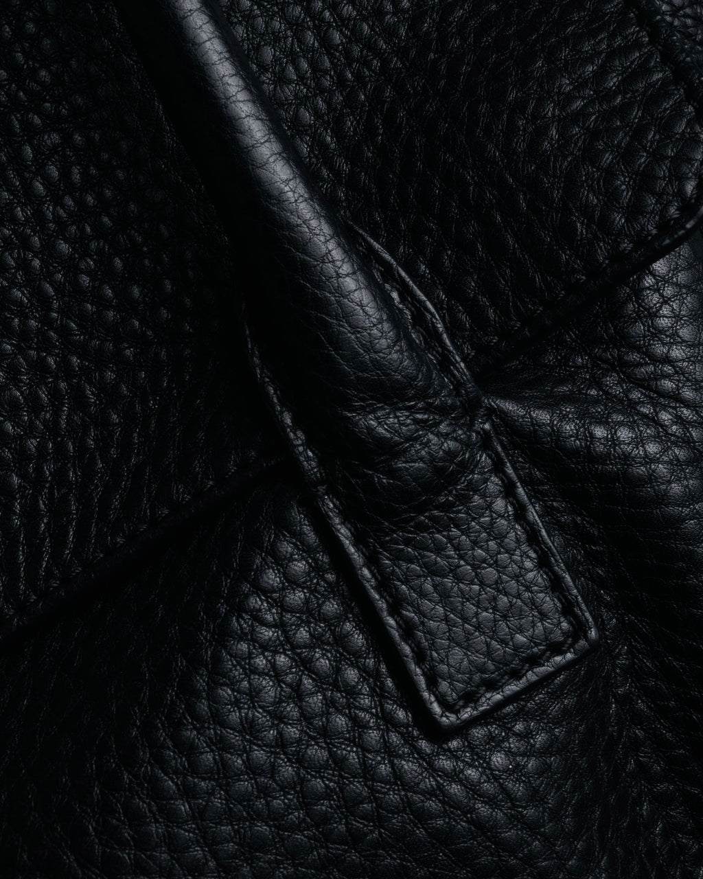 “TIFFANY & CO.” 2010’s Grained leather chain shoulder bag