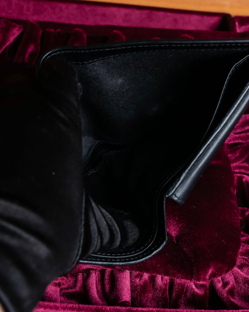 "Dior" Logo engraved bi-fold leather wallet