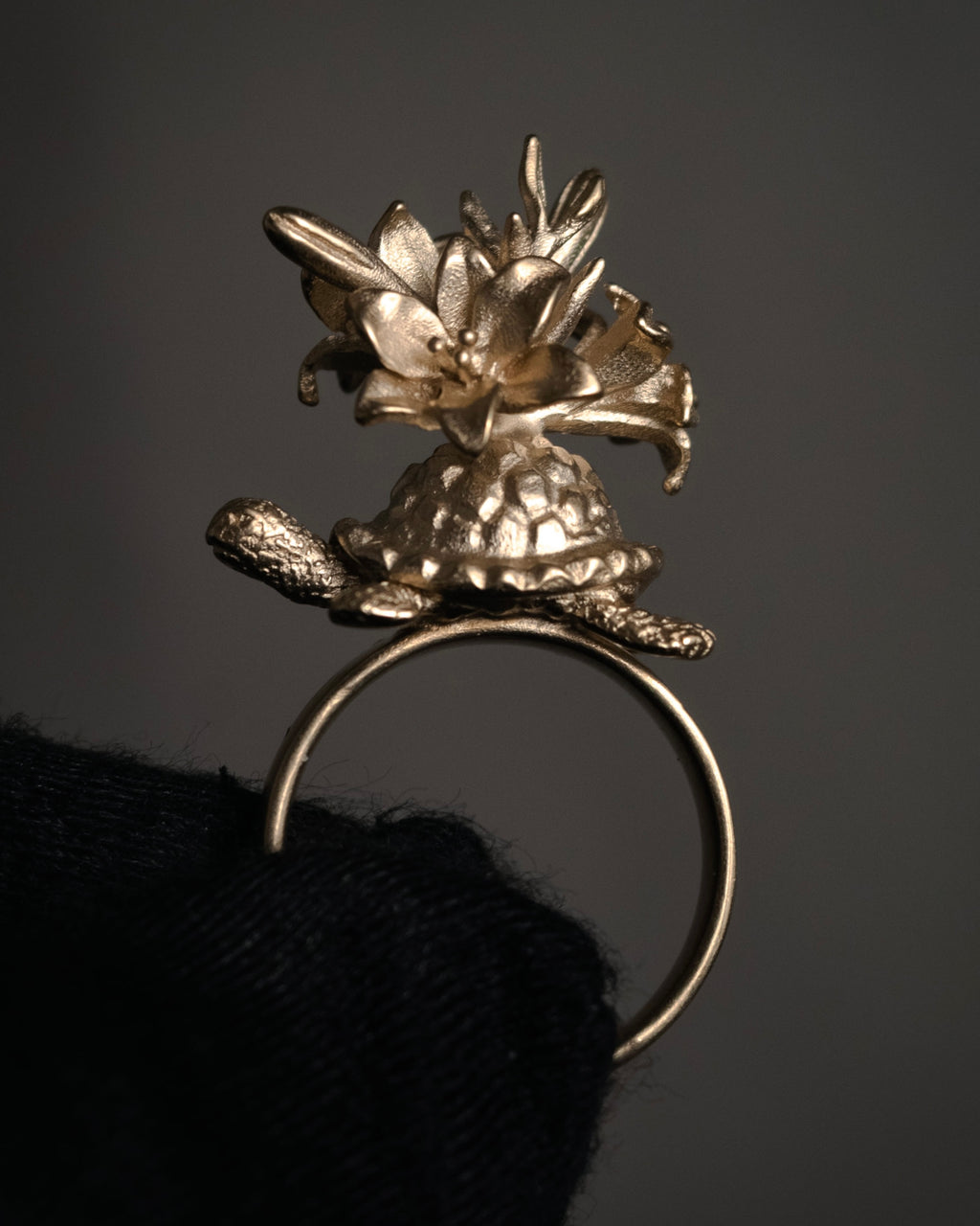 “DIOR” 2010’s sculptural turtle floral motif ring