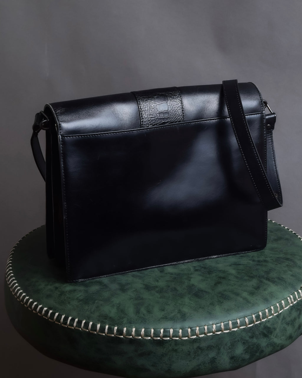 "YVES SAINT LAURENT" Crocodile embossed combination design leather bag