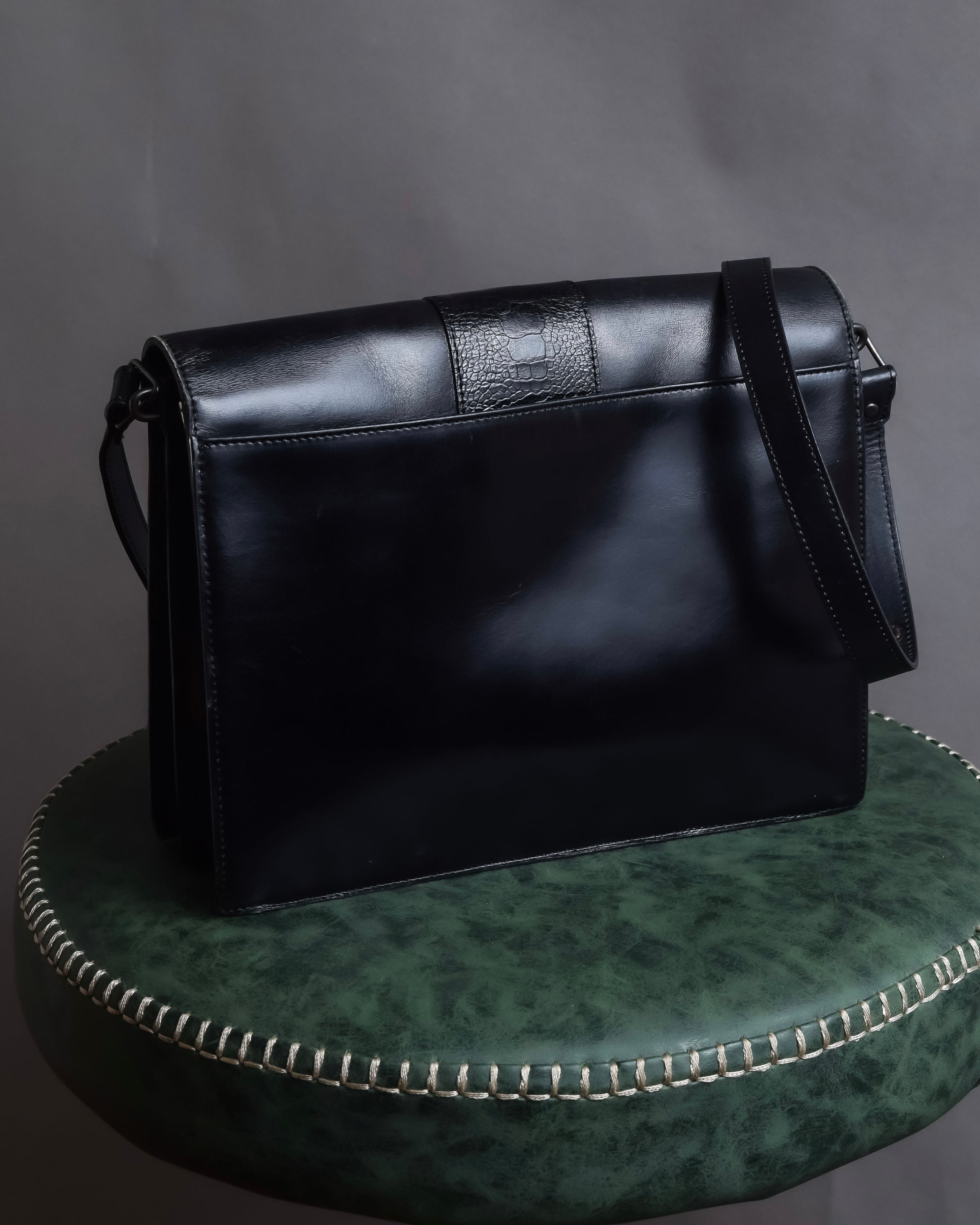 "YVES SAINT LAURENT" Crocodile embossed combination design leather bag