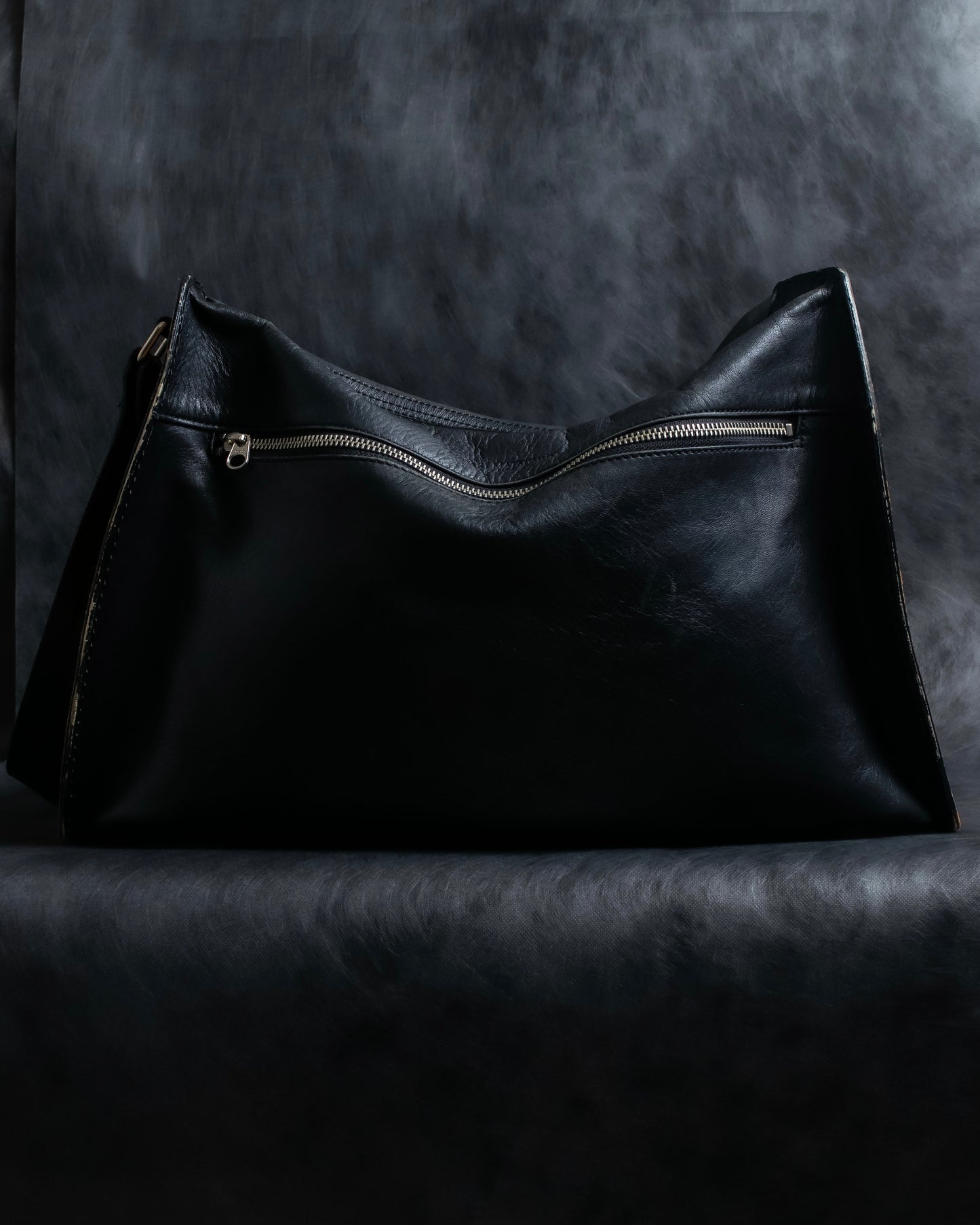 "MASAKI MATSUSHIMA" Outer zipper design leather shoulder bag