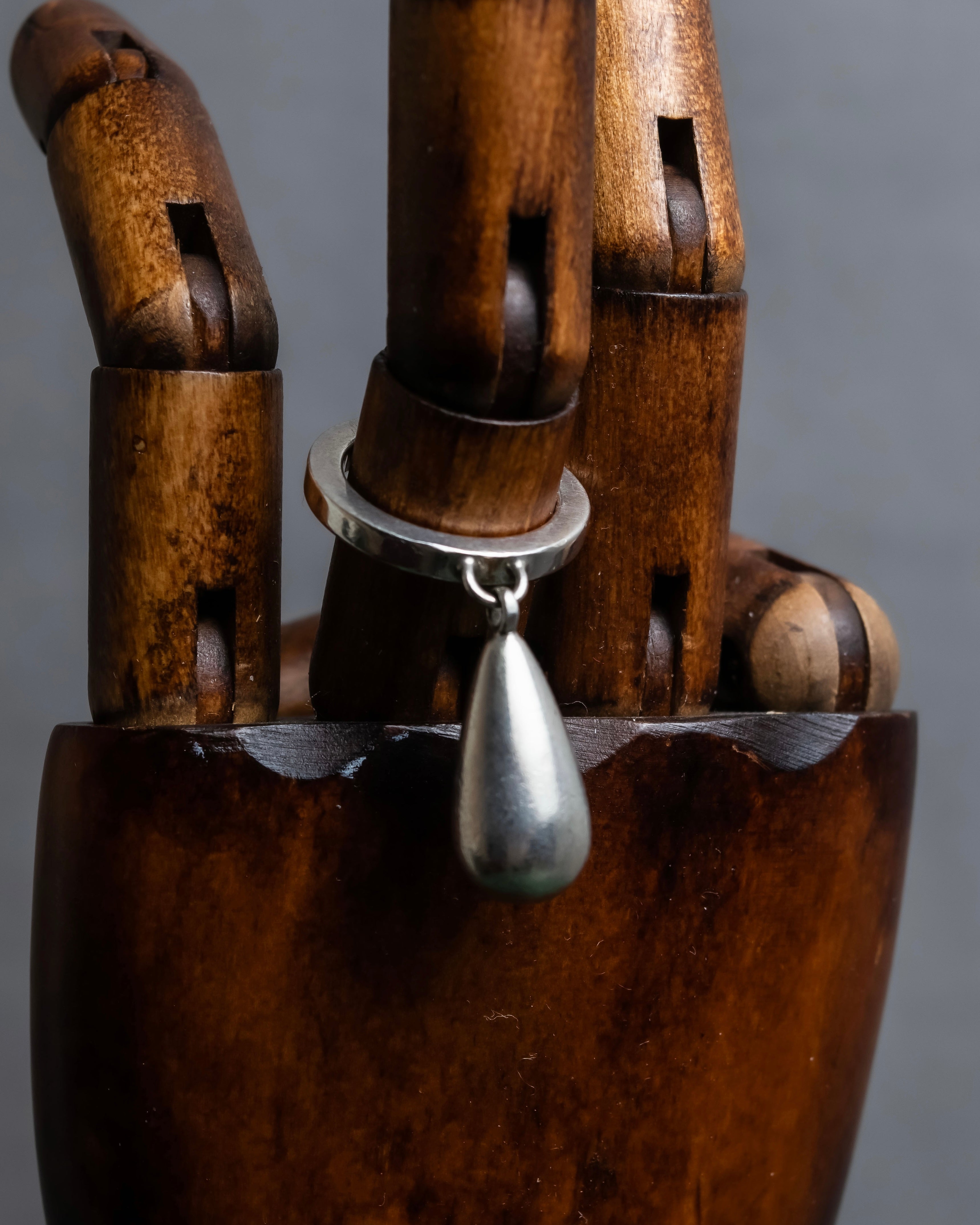 "GUCCI" Teardrop motif silver ring