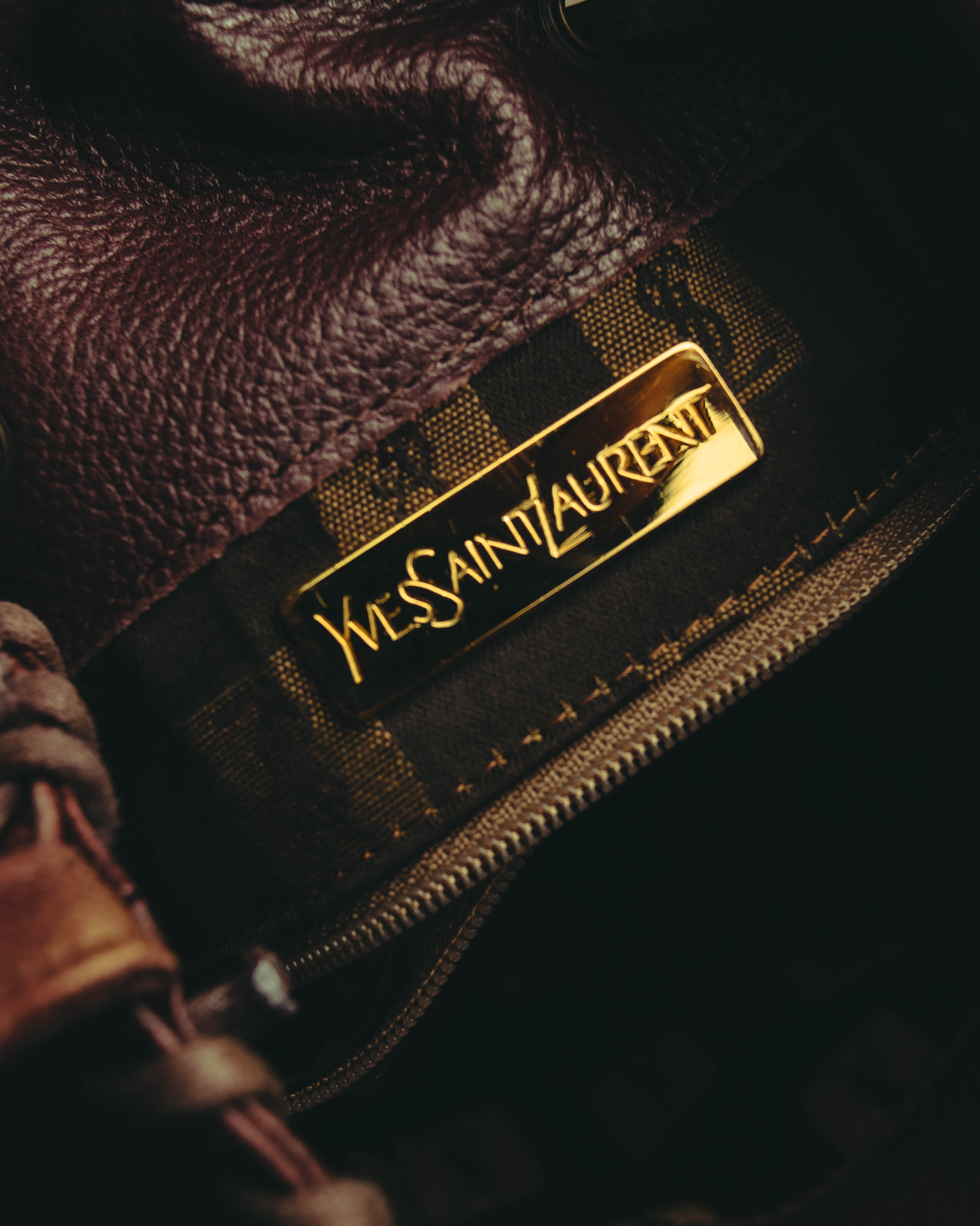 “YVES SAINT LAURENT“ 90’s-00’s Leather drawstring shoulder bag
