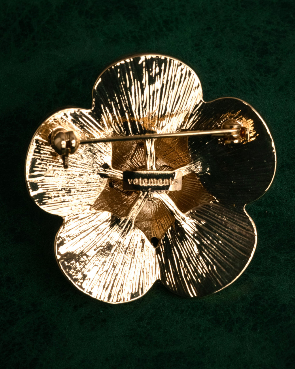 “VETEMENTS” 2017-2021 Archive-referenced mother of pearl flower brooch