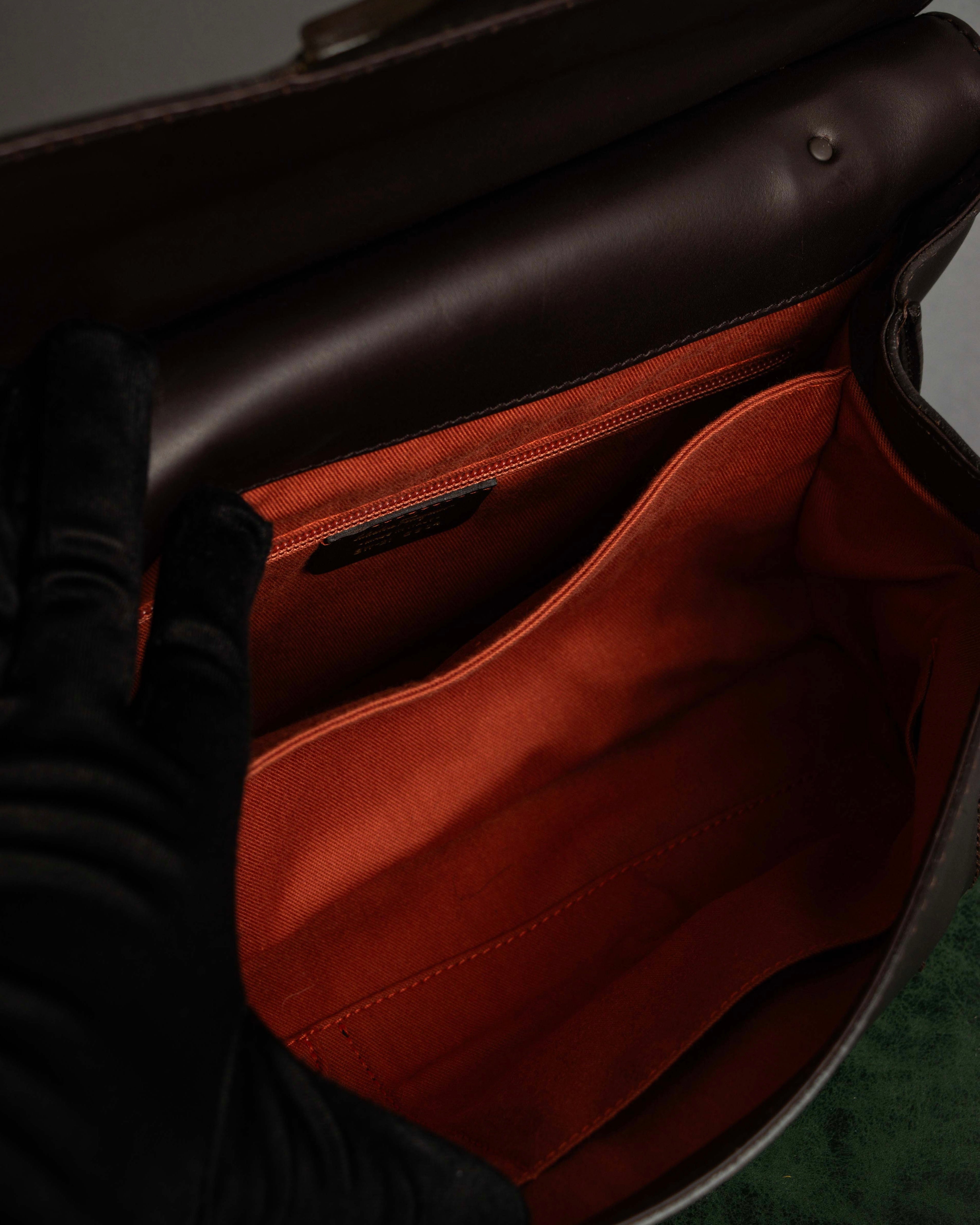 "Salvatore Ferragamo" Swivel crisp closure design leather one-handle bag