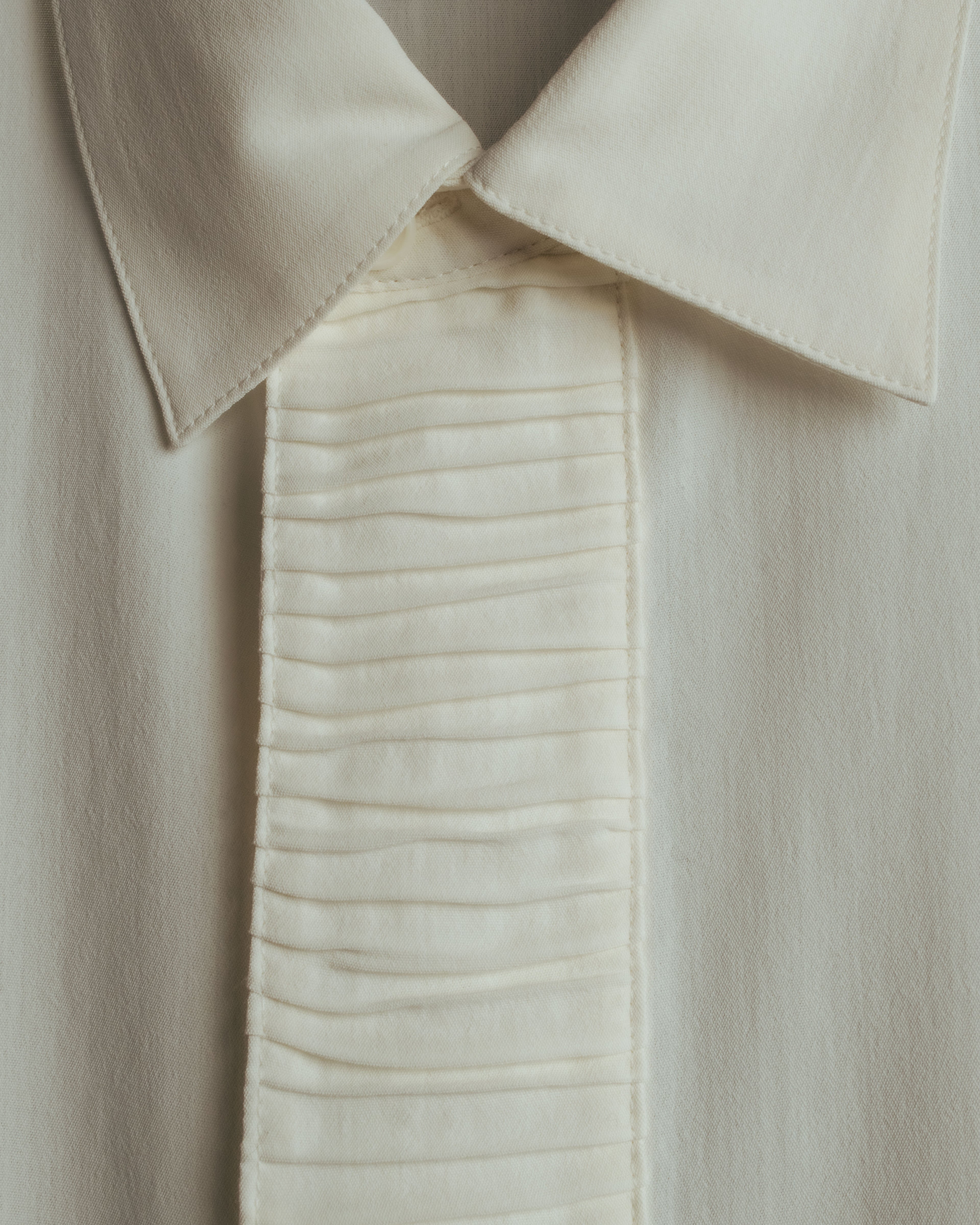 “UMBERTO GINOCCHIETTI“ 80’s-90’s pleated front ivory dress shirt