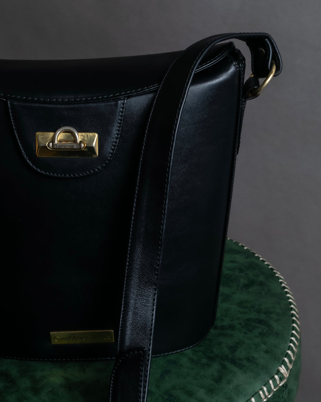 "GIANI MARCO VENTURI" Shape trapezoid leather shoulder bag