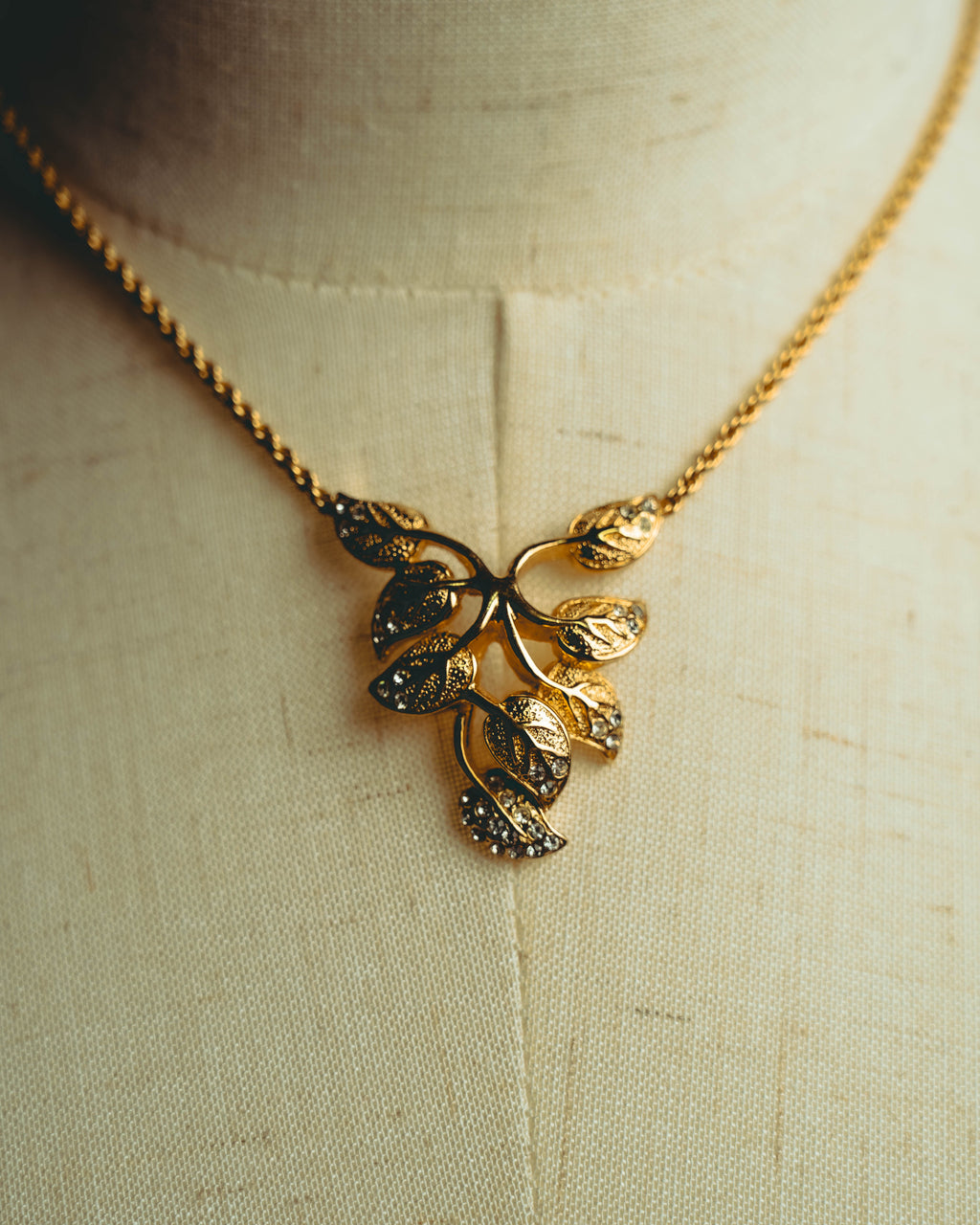 -SPECIAL- “Christian Dior” 80’s-90’s Vintage botanical leaf rhinestone pendant necklace