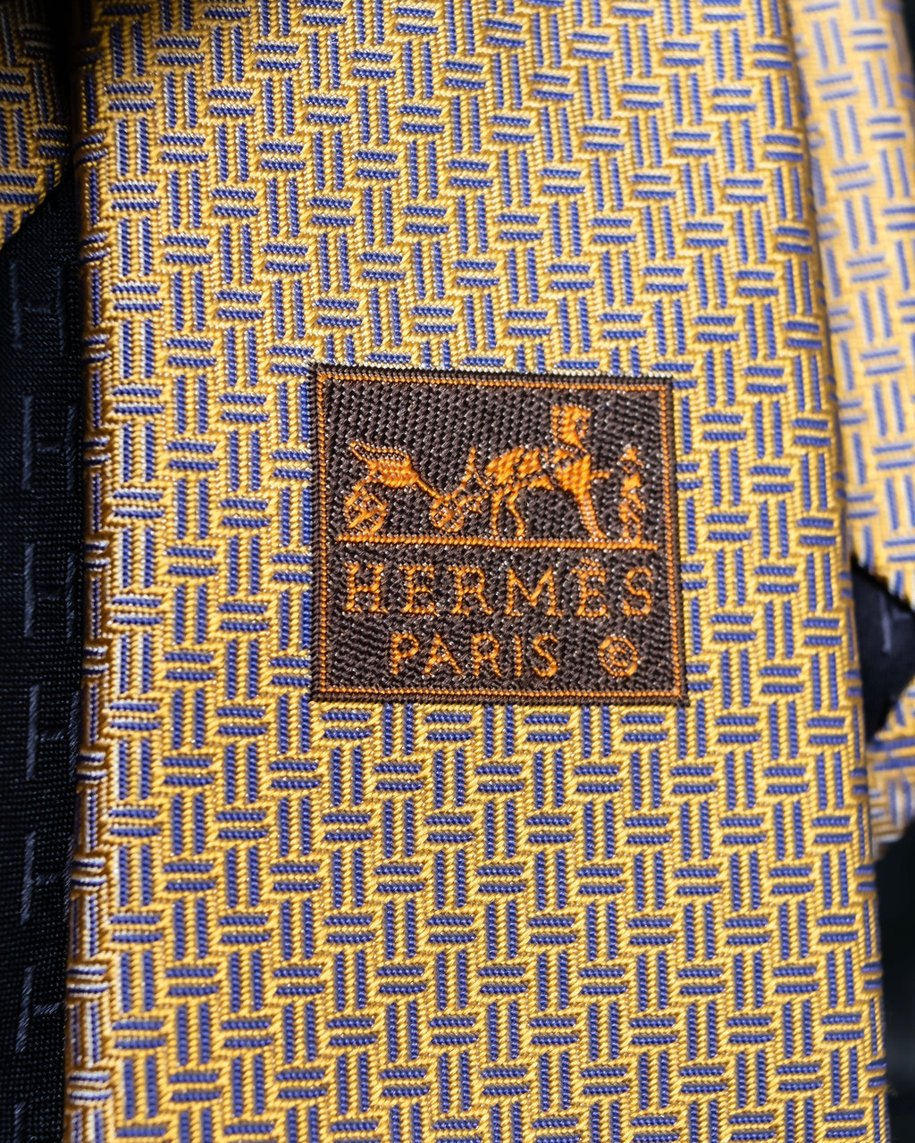 “HERMES” Double line patterned silk tie