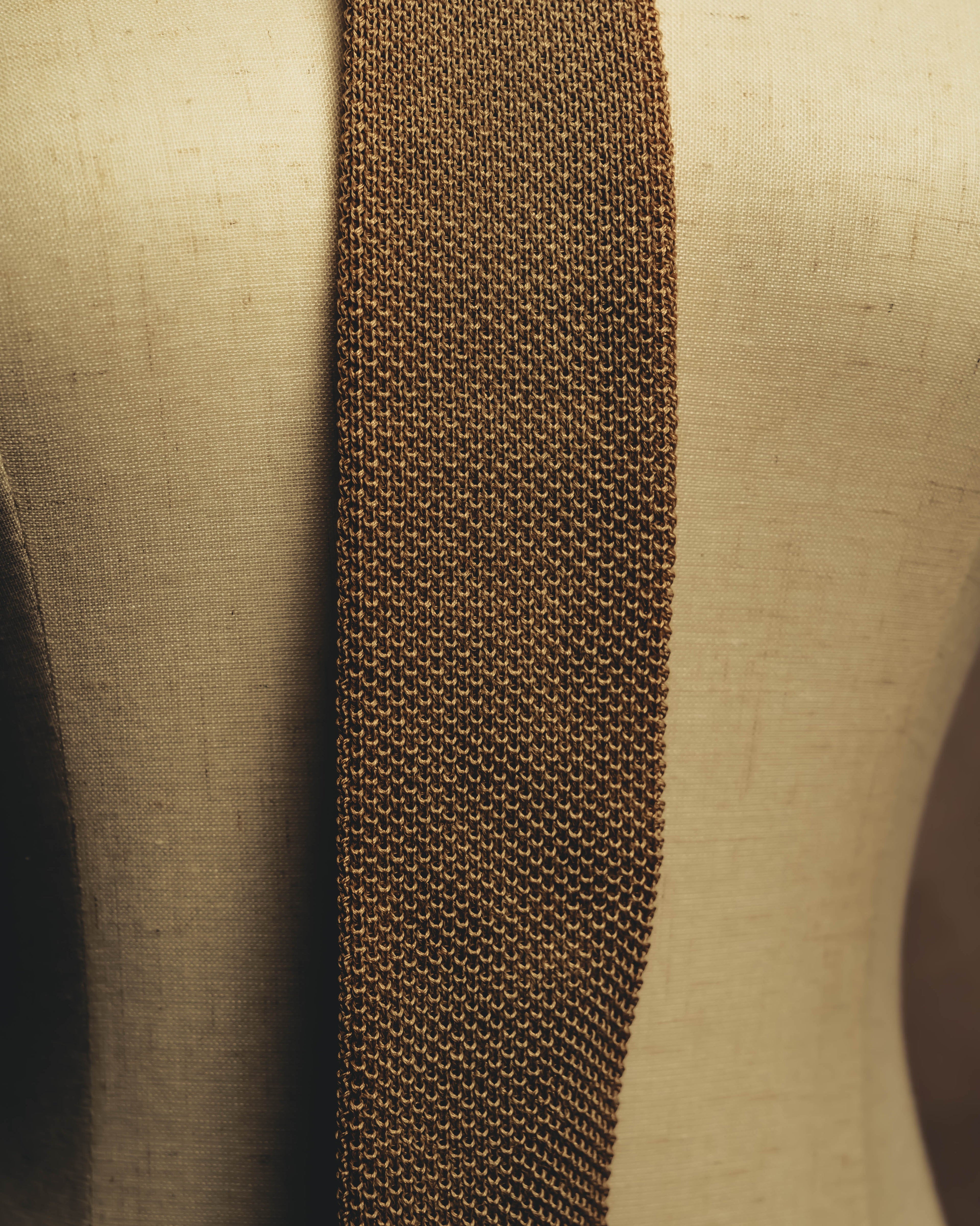 “COMME des GARÇONS HOMME”
80’s-90’s open-knit square-end necktie