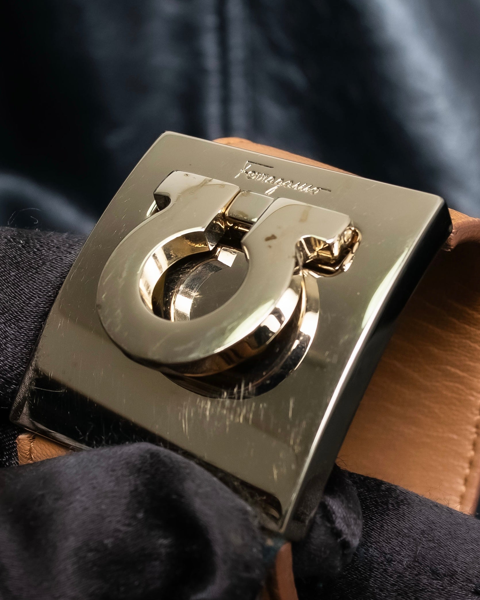 "Ferragamo" Gancini motif leather bangle