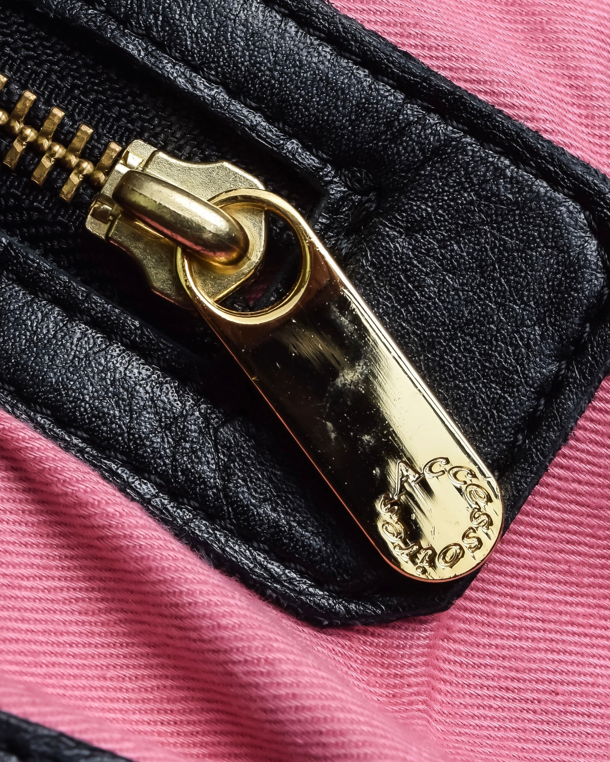 "ADMJ" Gold clasp grain leather shoulder bag