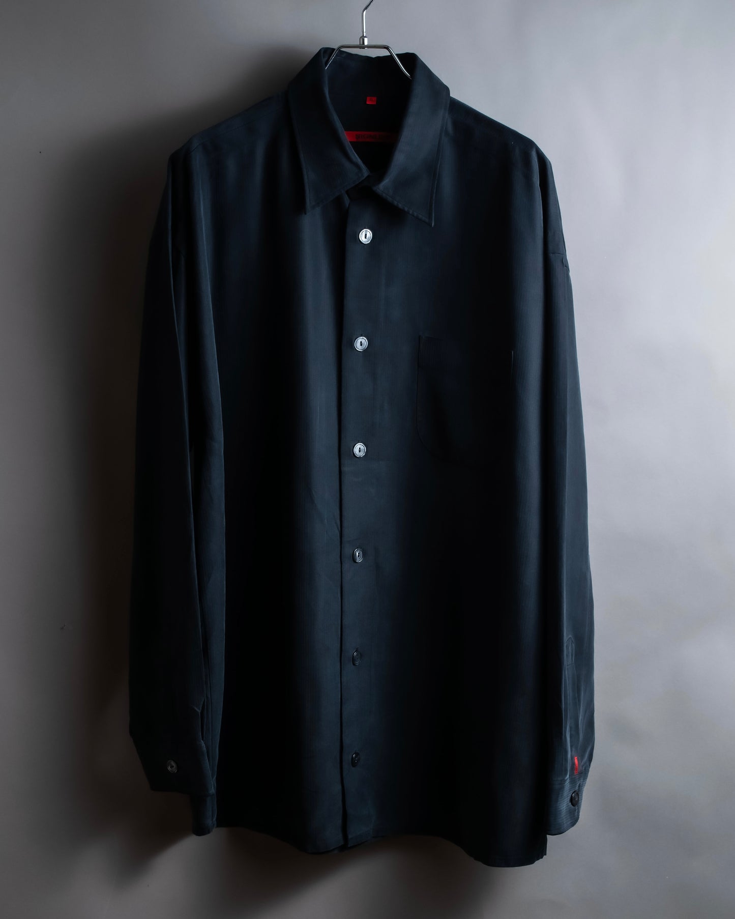 "SIGNUM" Vertical line relaxed fit black shirt