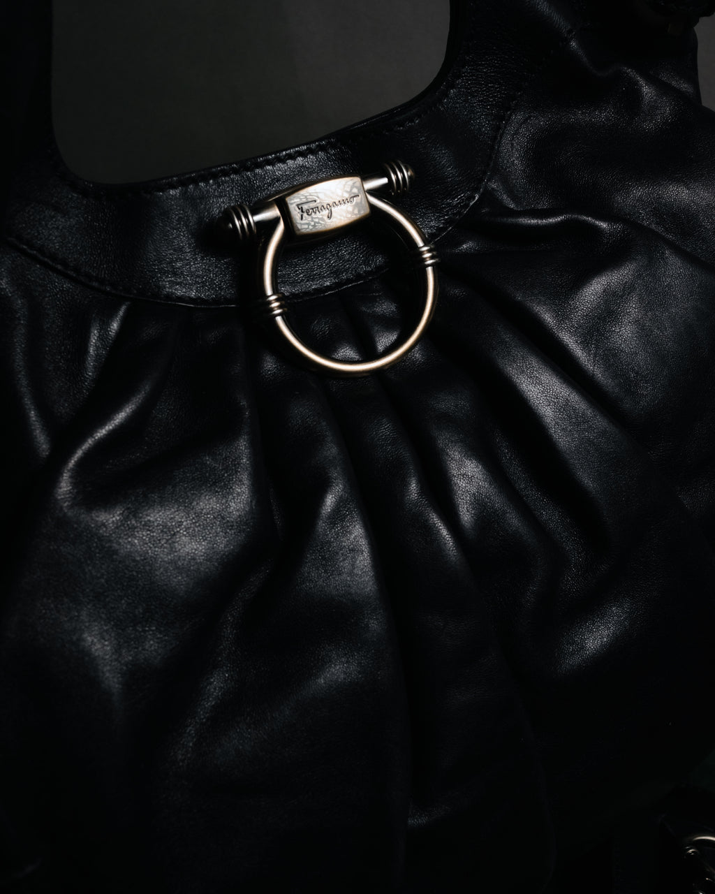 –SPECIAL– "Salvatore Ferragamo"
00’s Gancini ring-gathered nappa 2way bag