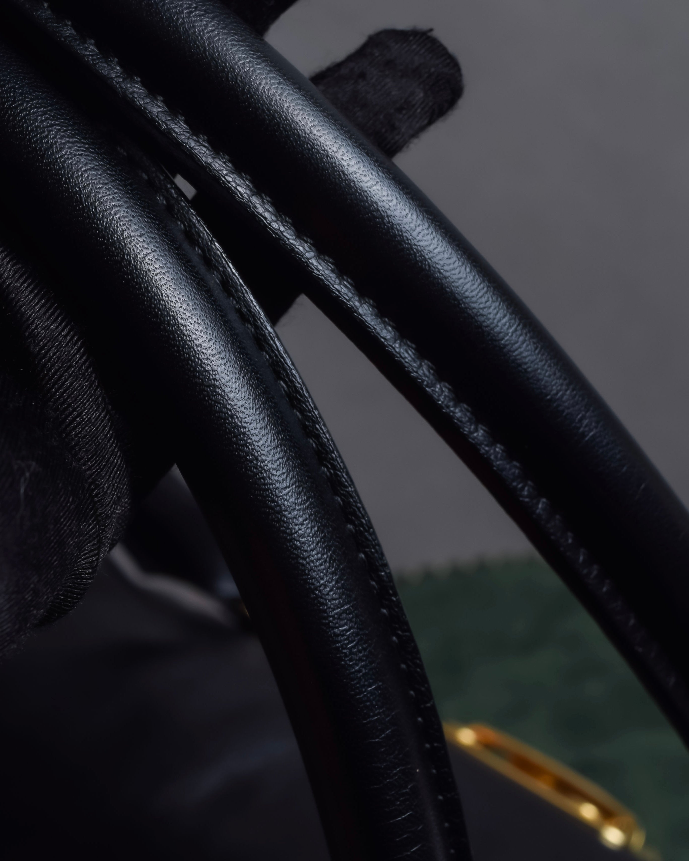 "ADMJ" Gold clasp grain leather shoulder bag