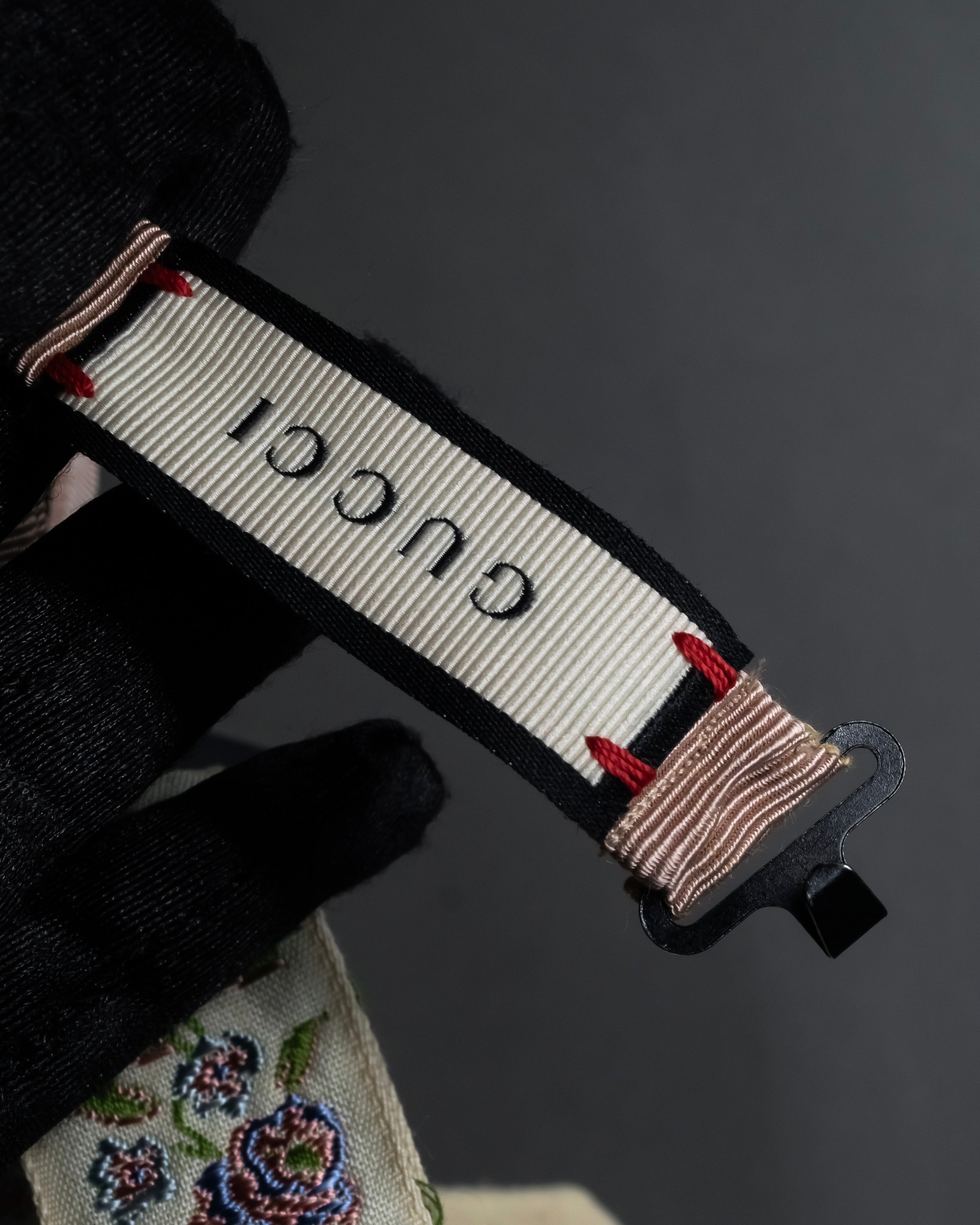 -MOOD Christmas Collections-
"GUCCI" Michele period delicate floral embroidered ribbon tie