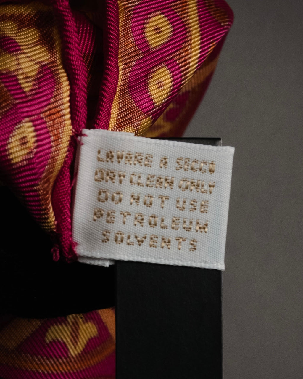 “GUCCI” 2016–2020 Ceramic motif silk foulard scarf