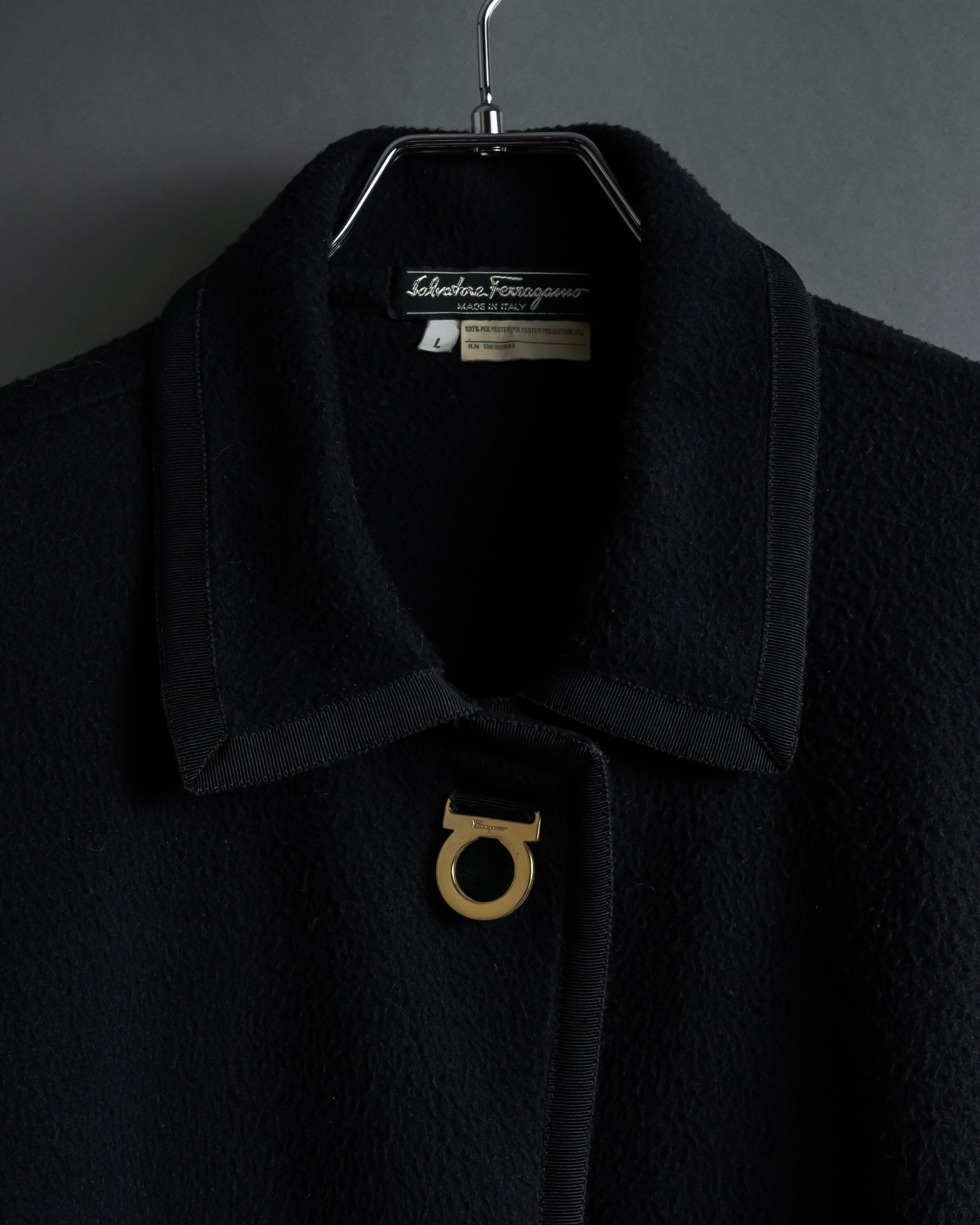 "Salvatore Ferragamo" 90's-00's Gancini motif design box silhouette jacket