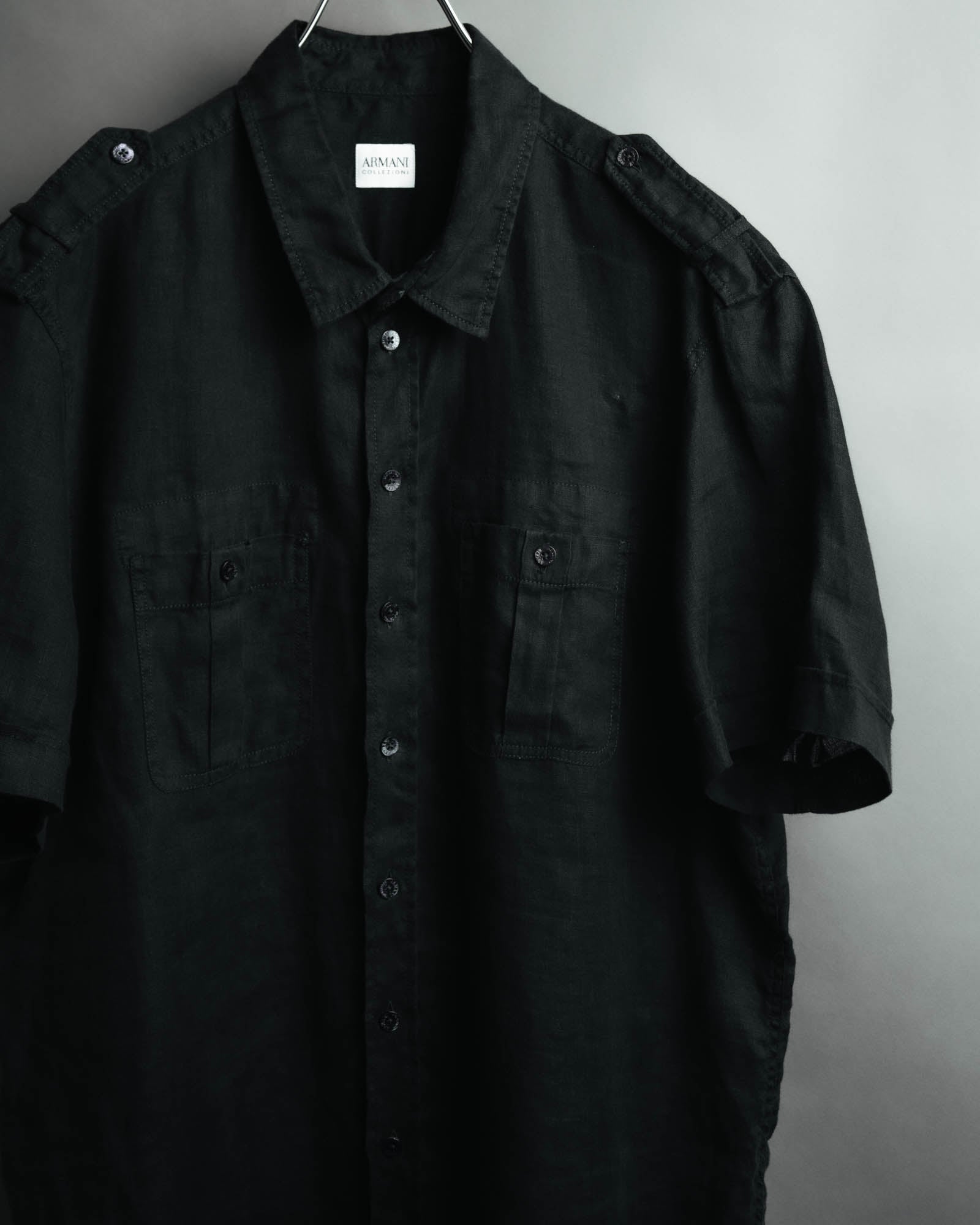 -MOOD MILLÉSIMES- 00’s black linen epaulet half-sleeve shirt by “ARMANI COLLEZIONI”