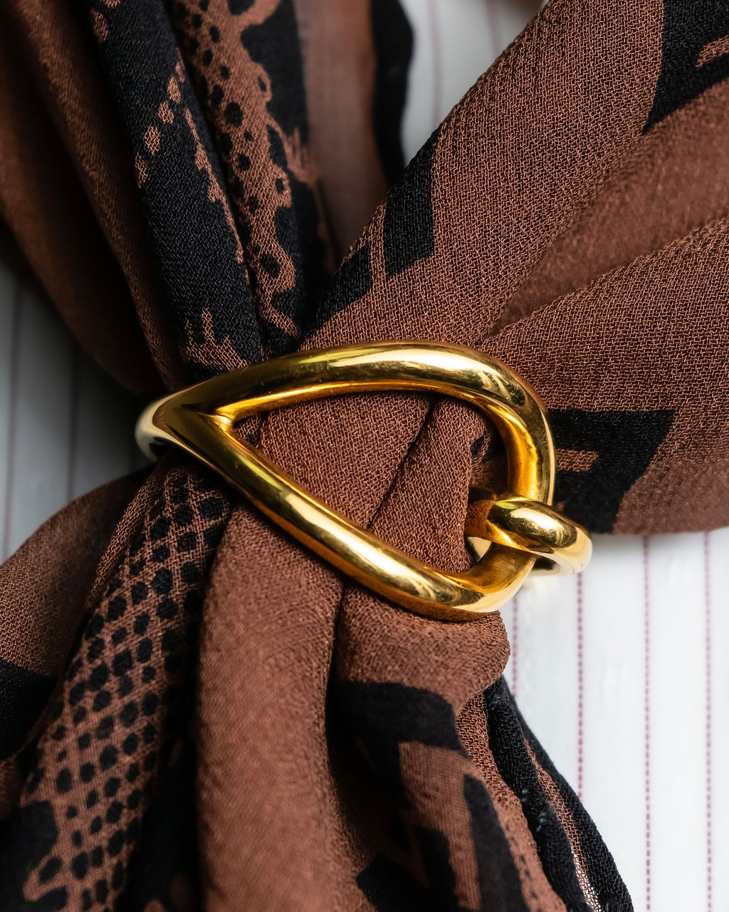 "HERMES" Jumbo scarf gold ring