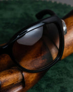 "GUCCI" Butterfly frame GG logo engraved sunglasses