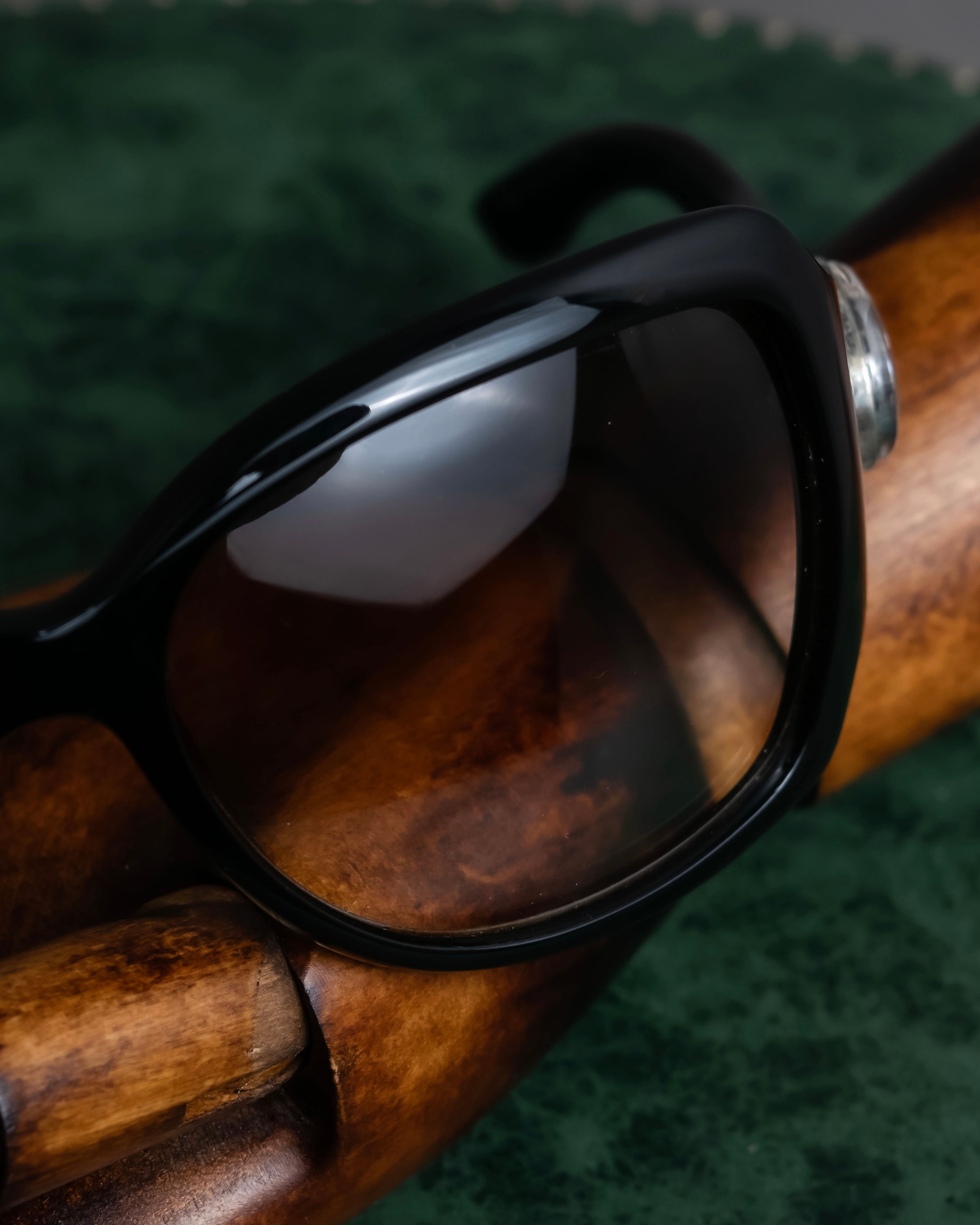 "GUCCI" Butterfly frame GG logo engraved sunglasses