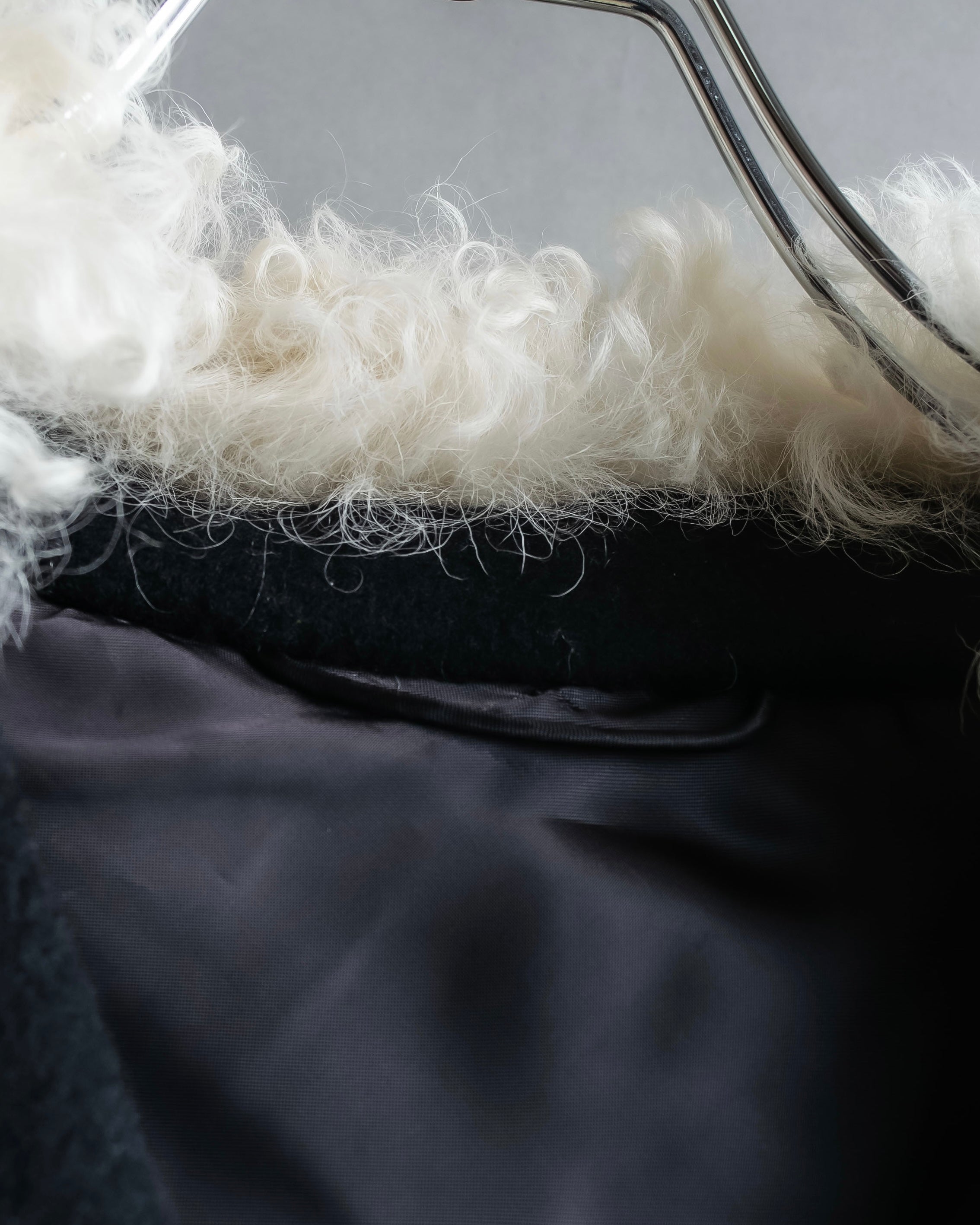 "HELMUT LANG" Fur collar belted long coat