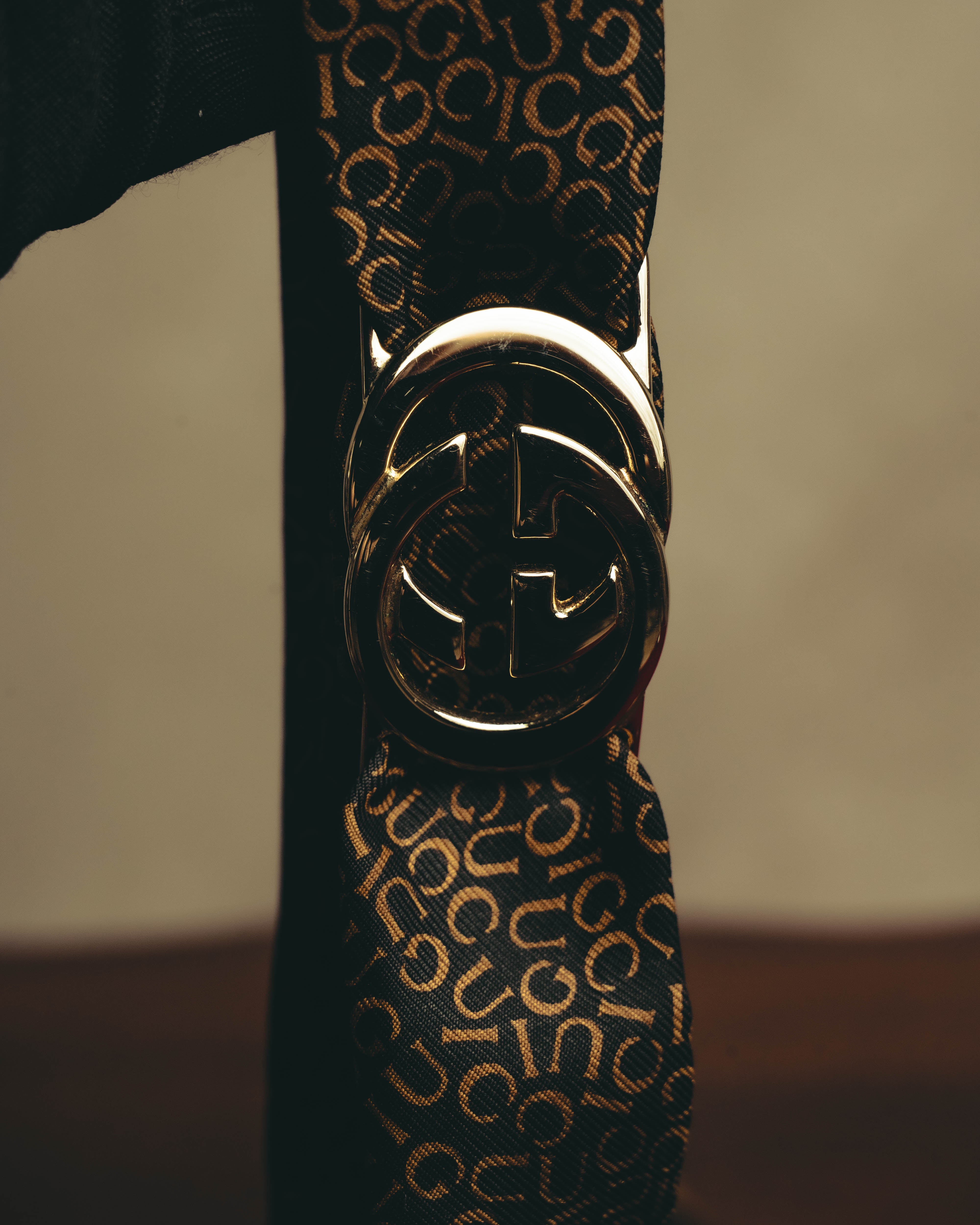GUCCI (グッチ) - インターロッキングG バックル ネックスカーフ