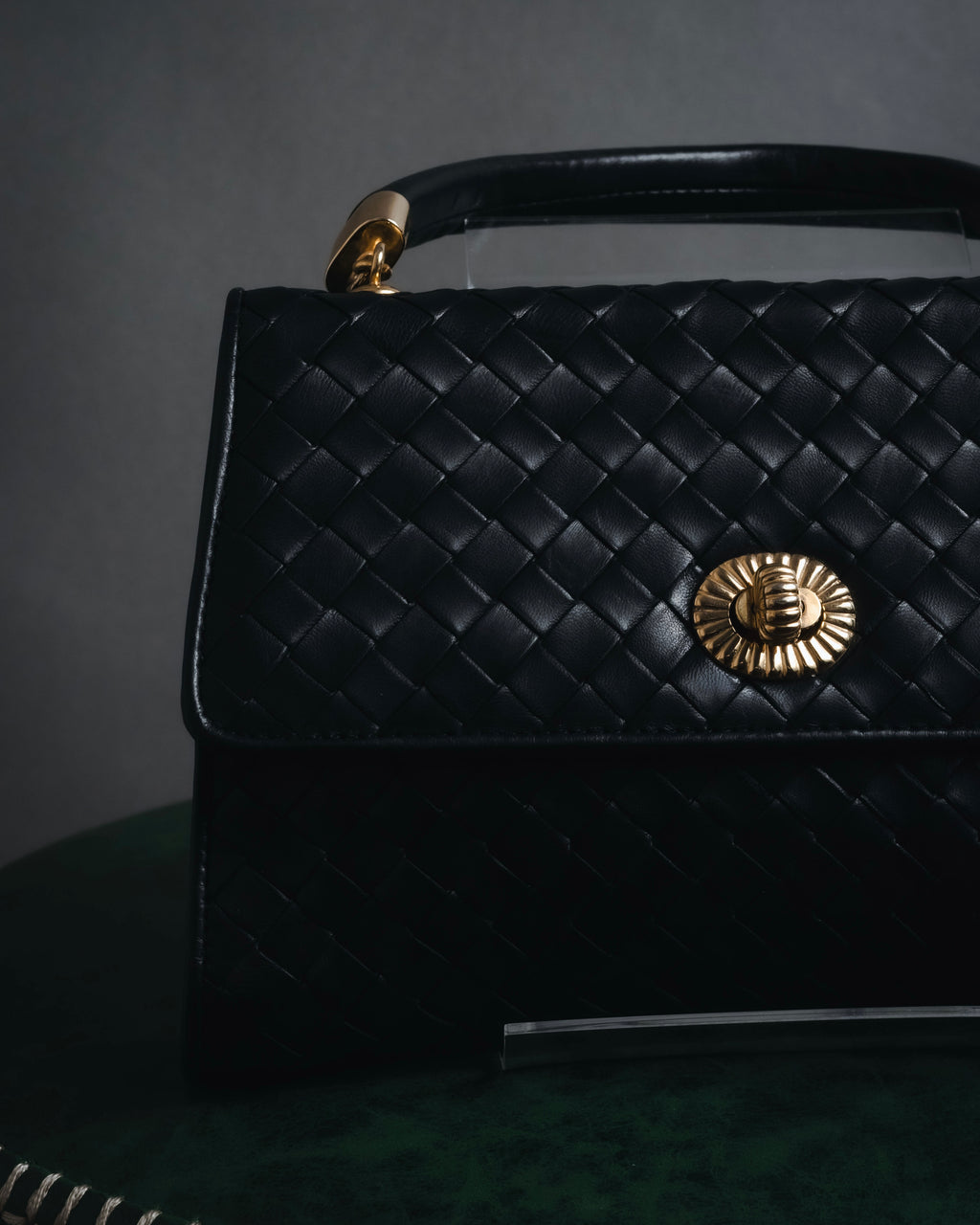 –SPECIAL– "BOTTEGA VENETA"
Late 80s–Early 90s Intrecciato trapezoid leather bag