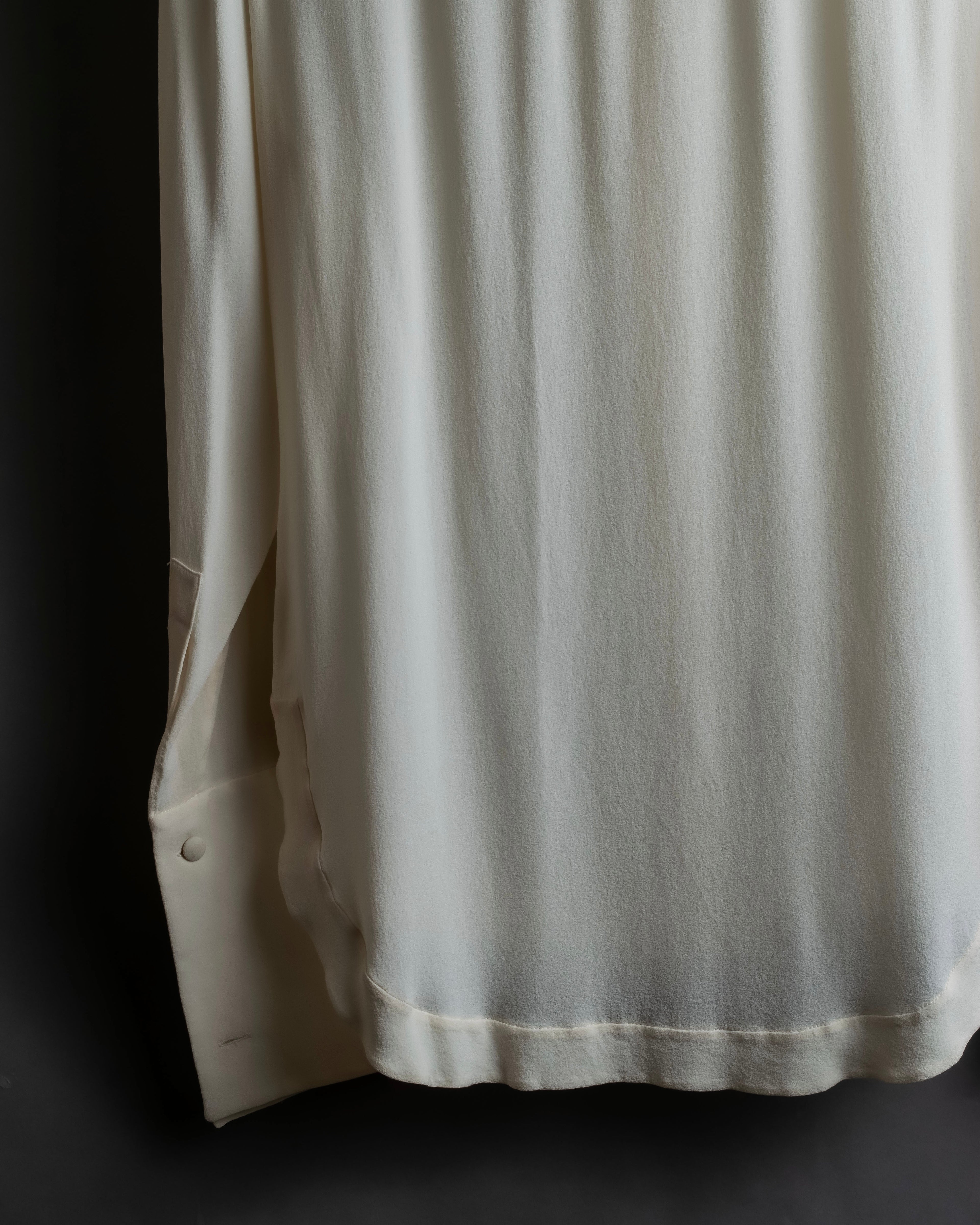 Camisa de seda con bordado en forma de logotipo "Alexandar McQueen" sin cuello