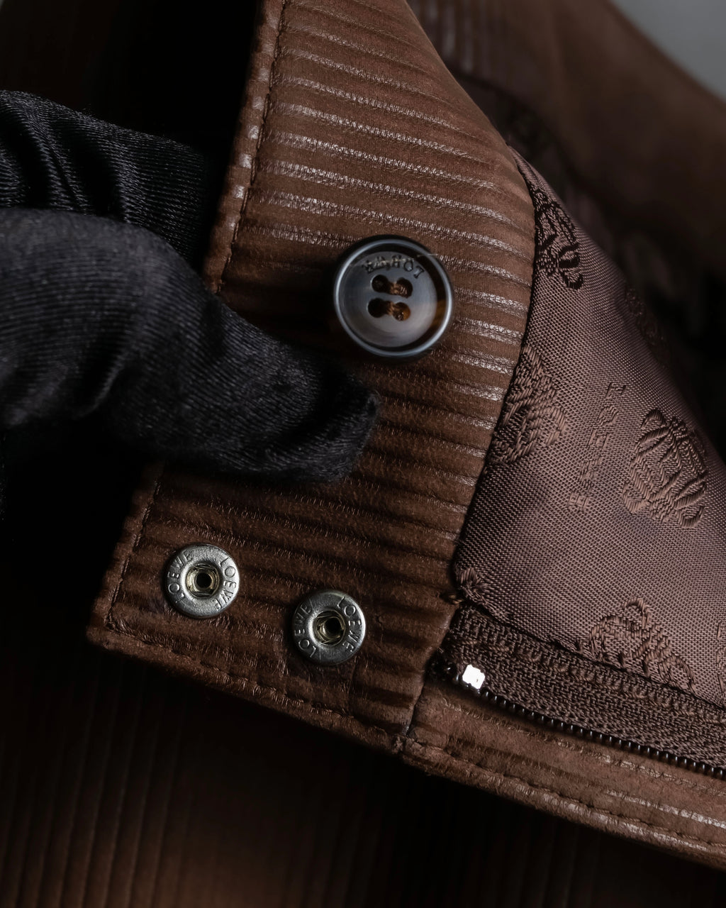 "LOEWE" Three-dimensional ribbed lamb leather set up